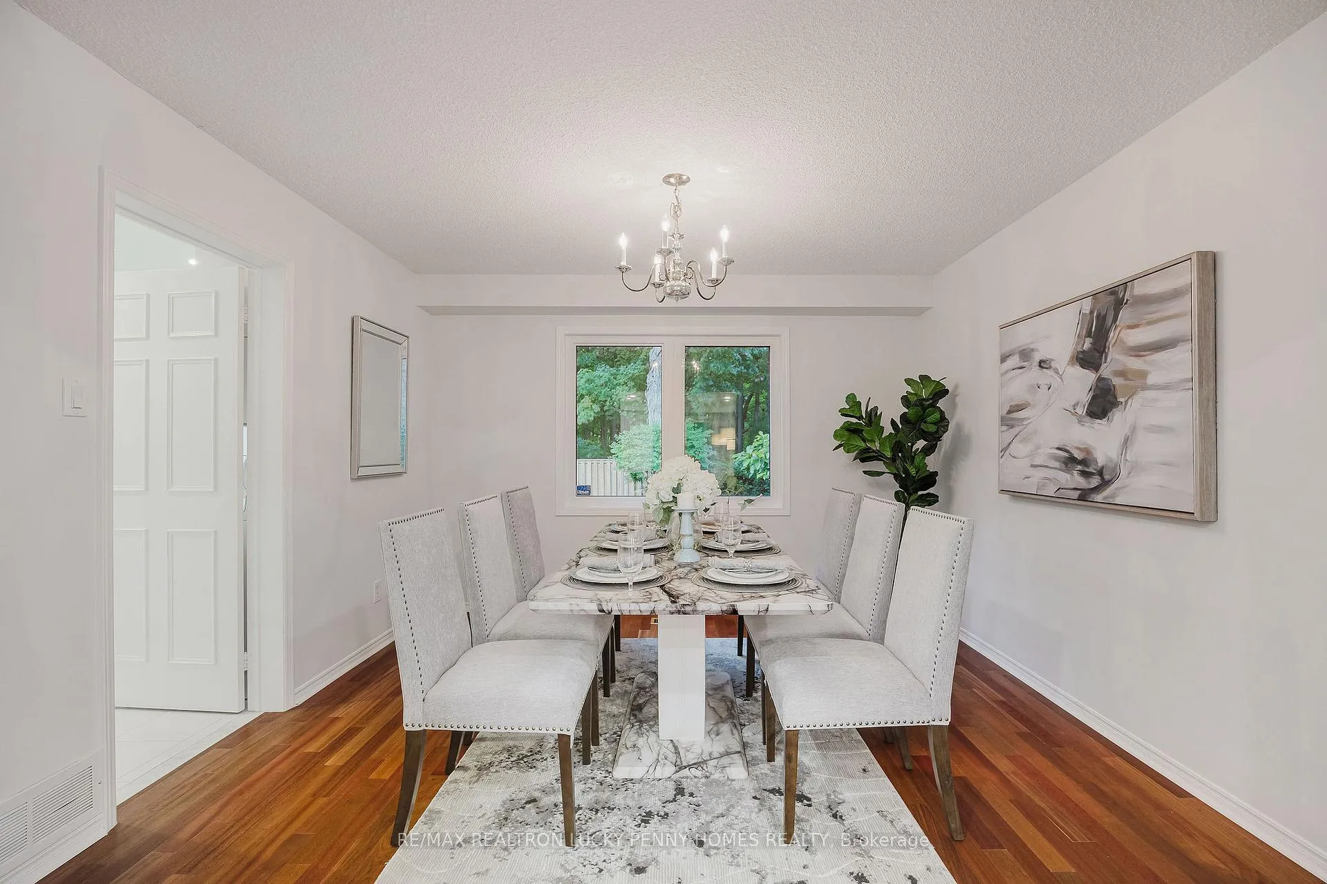 Photo 9 of 4 McPhail Court, Markham, Buttonville — HOMEH