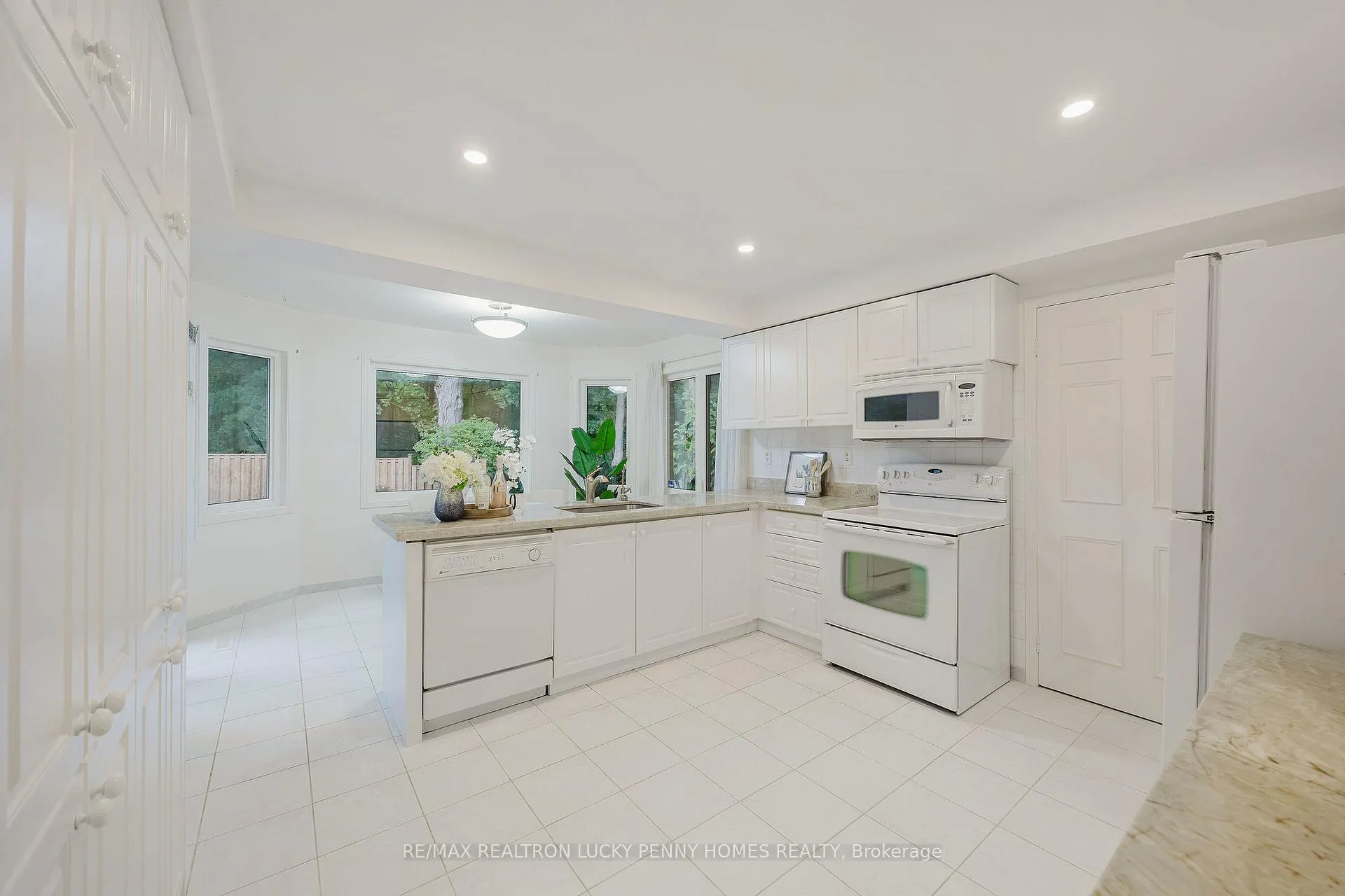 Photo 11 of 4 McPhail Court, Markham, Buttonville — HOMEH