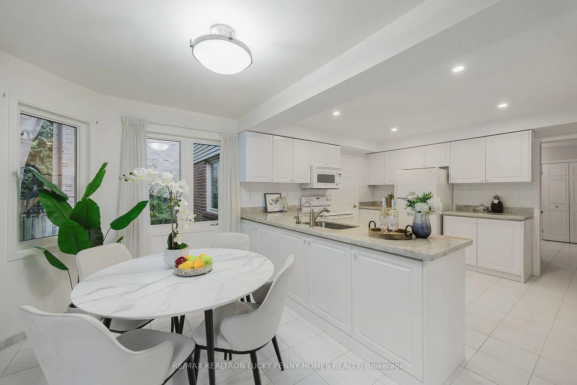 Photo 12 of 4 McPhail Court, Markham, Buttonville — HOMEH