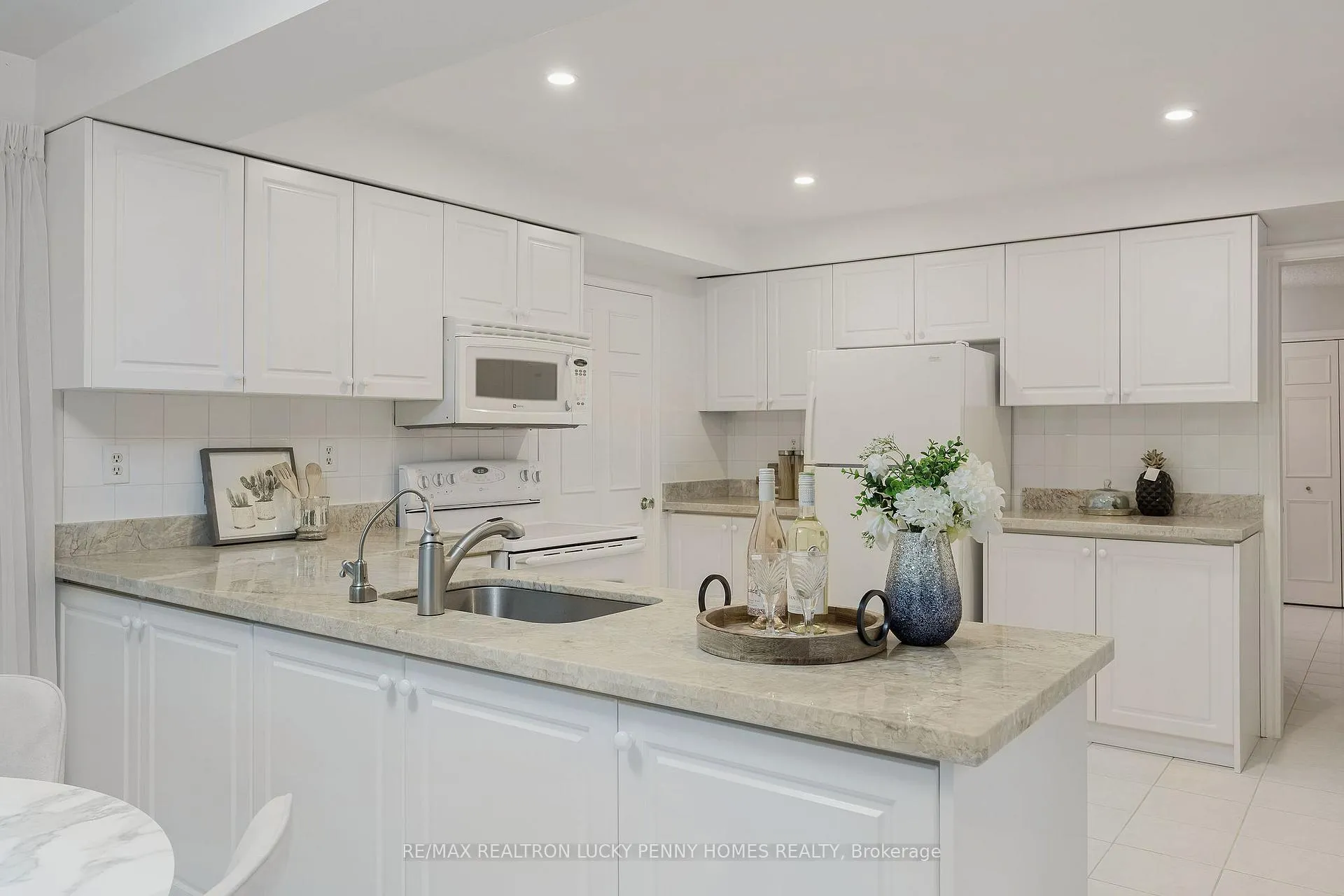 Photo 13 of 4 McPhail Court, Markham, Buttonville — HOMEH