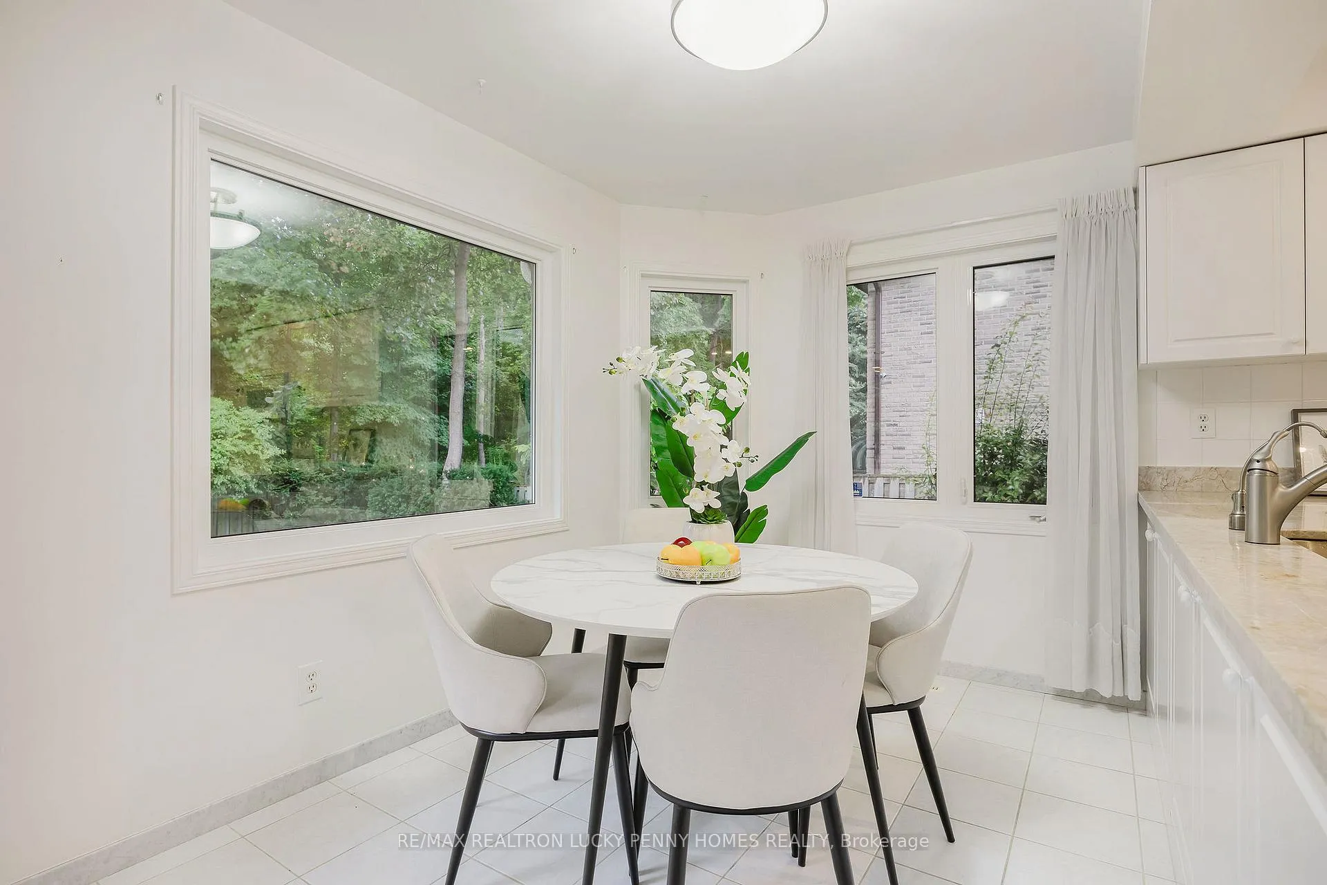 Photo 14 of 4 McPhail Court, Markham, Buttonville — HOMEH