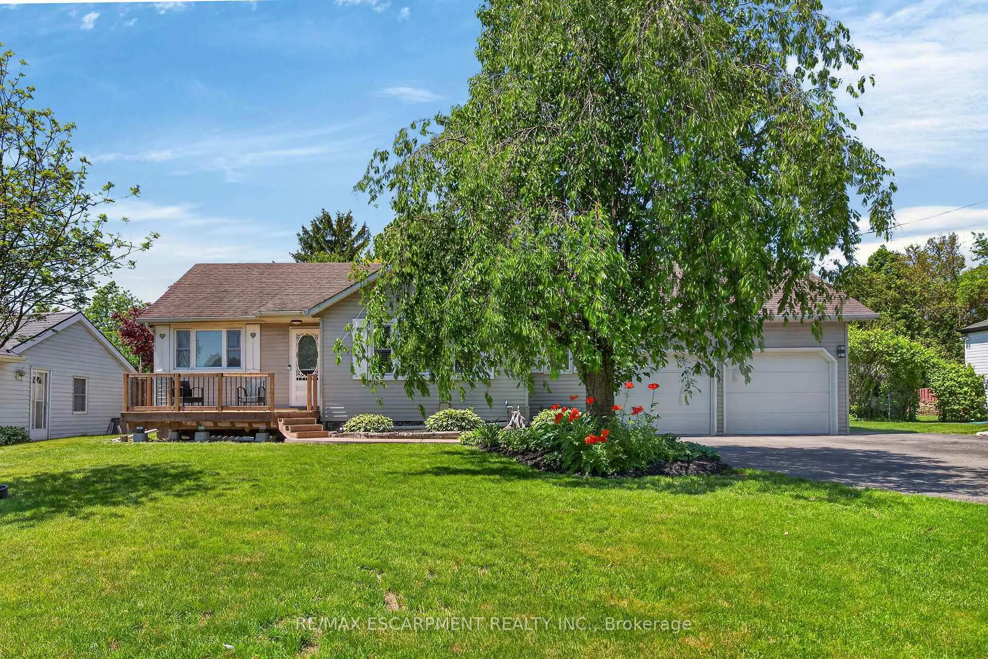 Photo 3 of 10 Elm Street, Norfolk, Simcoe — HOMEH