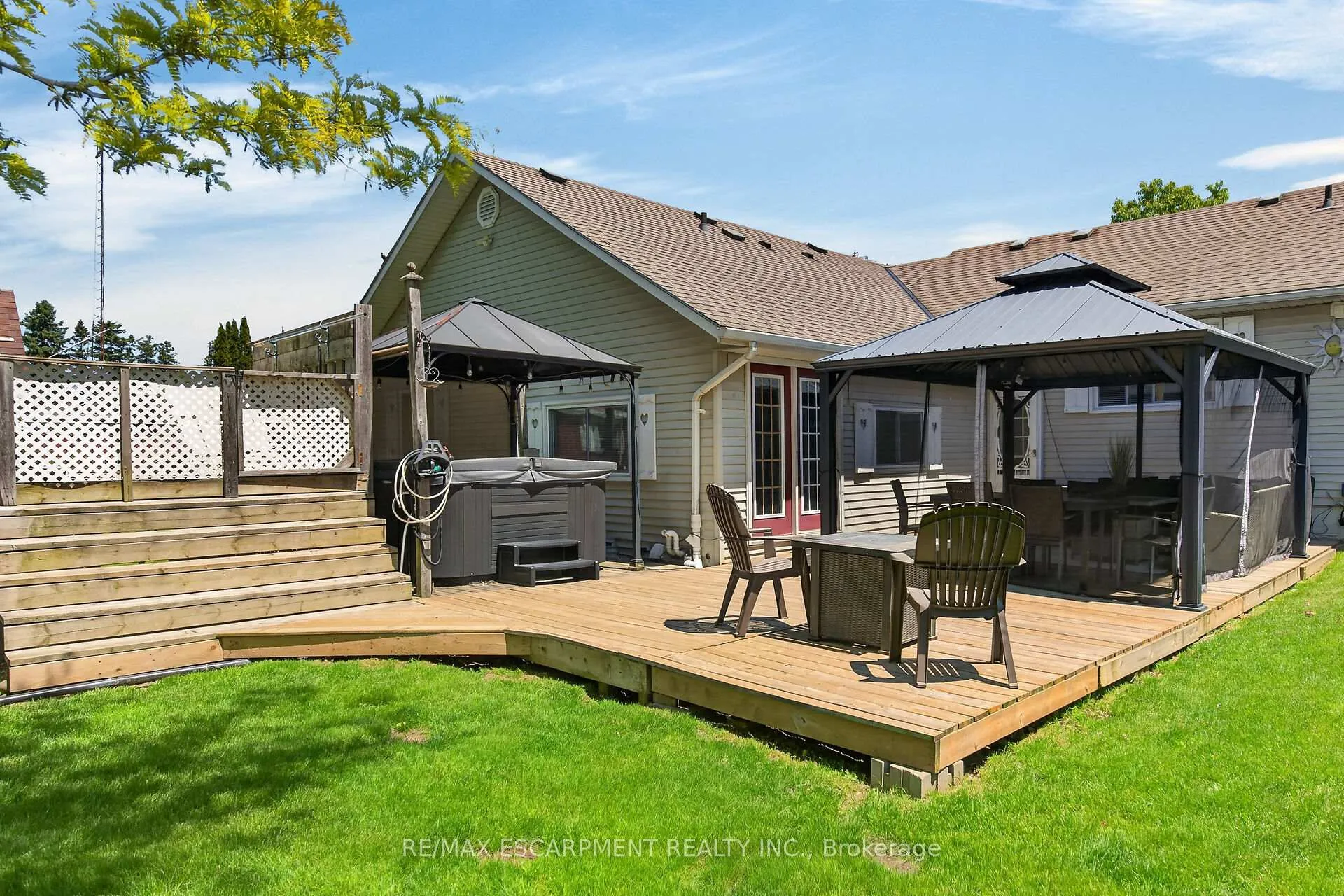 Photo 34 of 10 Elm Street, Norfolk, Simcoe — HOMEH
