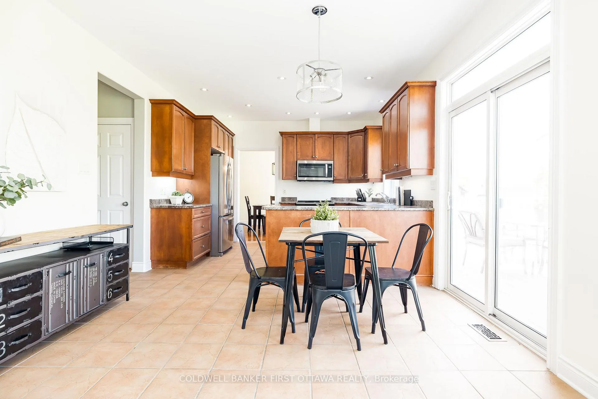 Photo 12 of 187 Glenncastle Drive, Ottawa, Carp — HOMEH