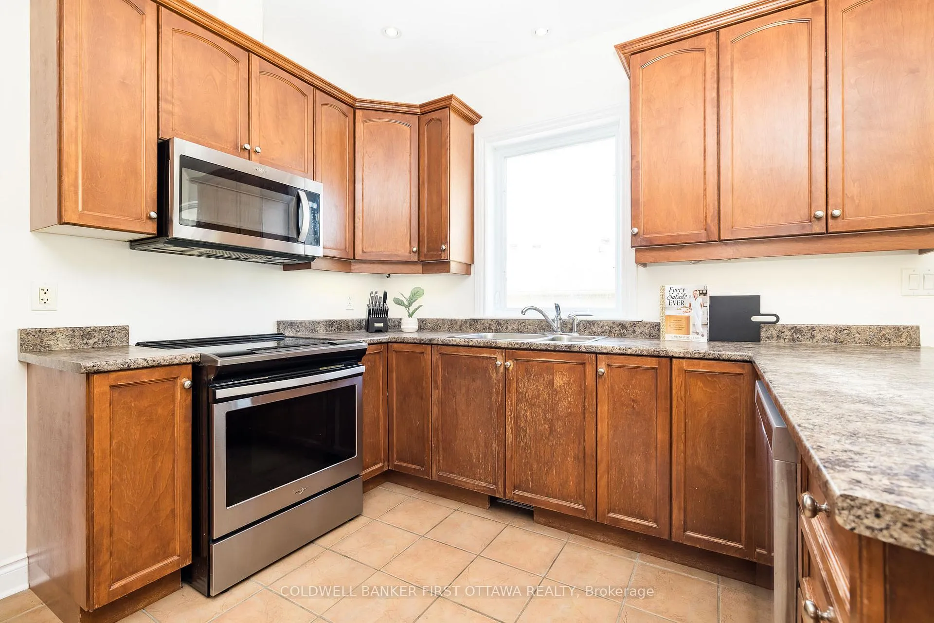 Photo 14 of 187 Glenncastle Drive, Ottawa, Carp — HOMEH