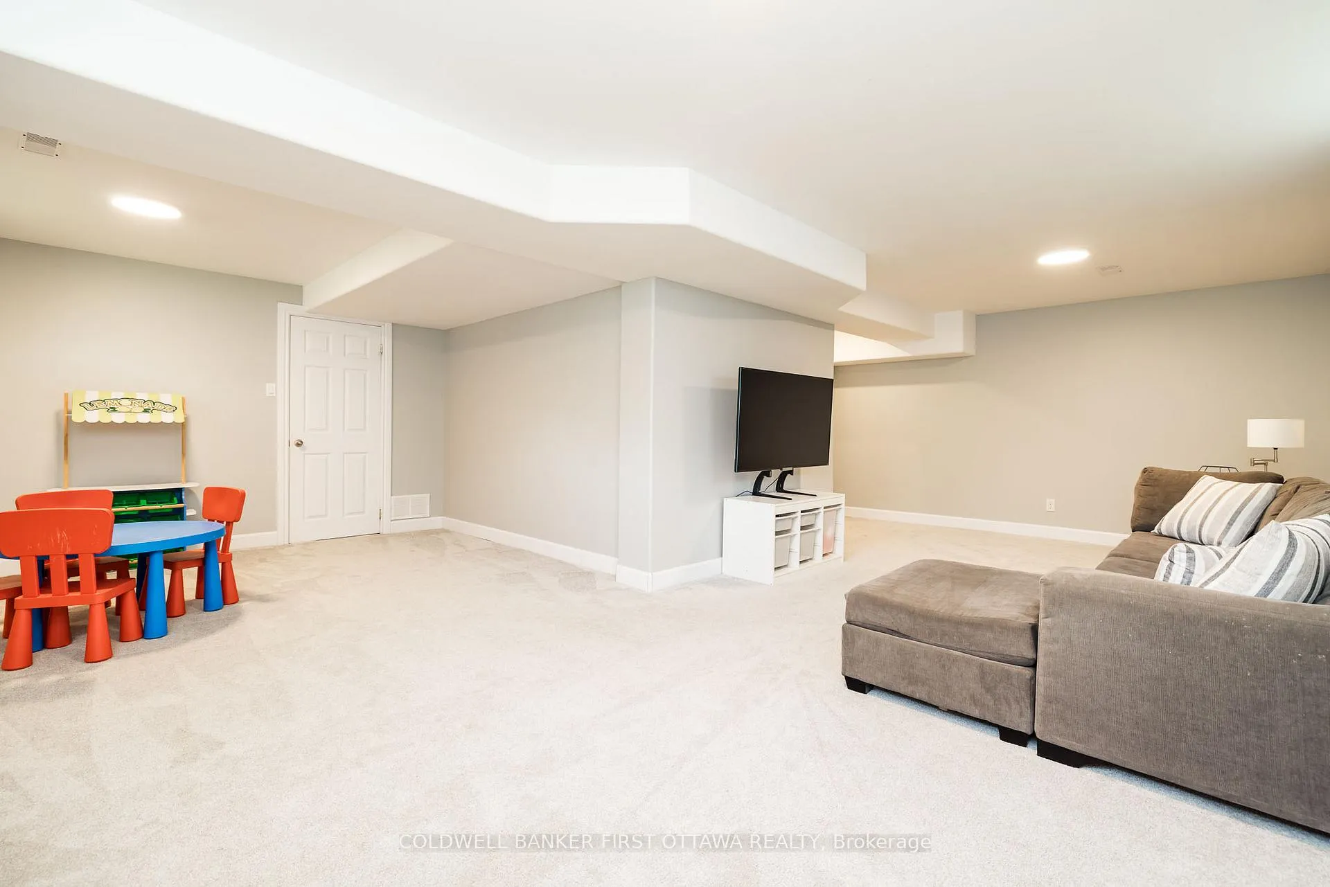 Photo 39 of 187 Glenncastle Drive, Ottawa, Carp — HOMEH