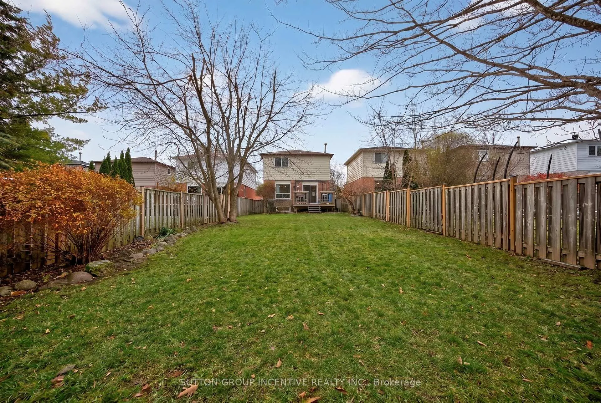 Photo 2 of 113 Garden Drive, Barrie, Allandale Heights — HOMEH
