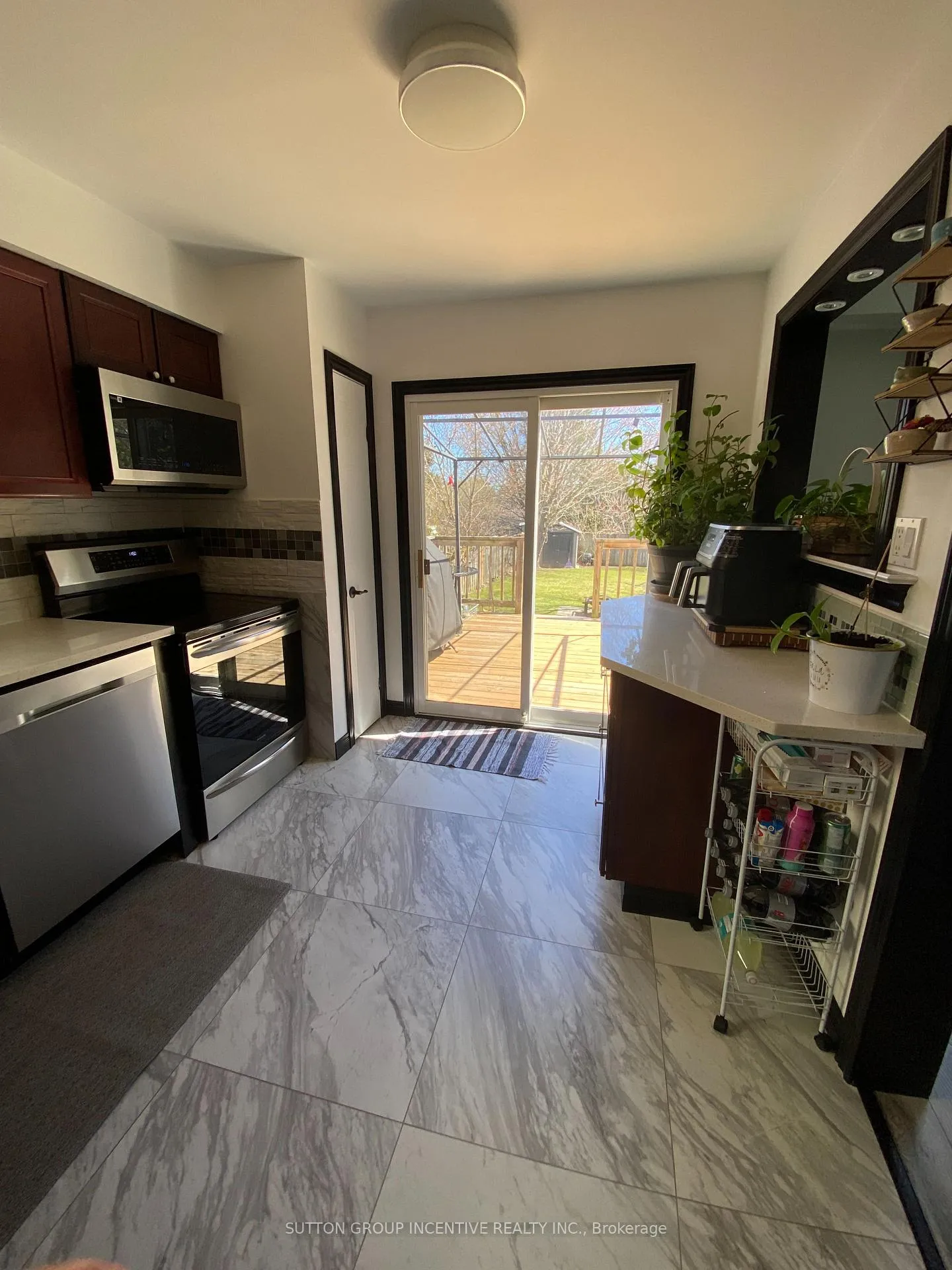 Photo 4 of 113 Garden Drive, Barrie, Allandale Heights — HOMEH