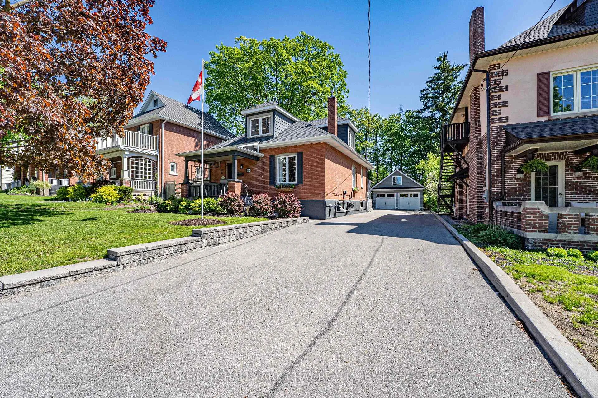 Photo 2 of 125 Toronto Street, Barrie, Queen's Park — HOMEH