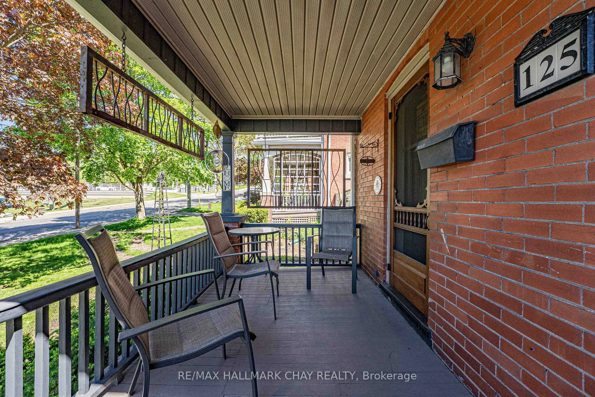 Photo 3 of 125 Toronto Street, Barrie, Queen's Park — HOMEH