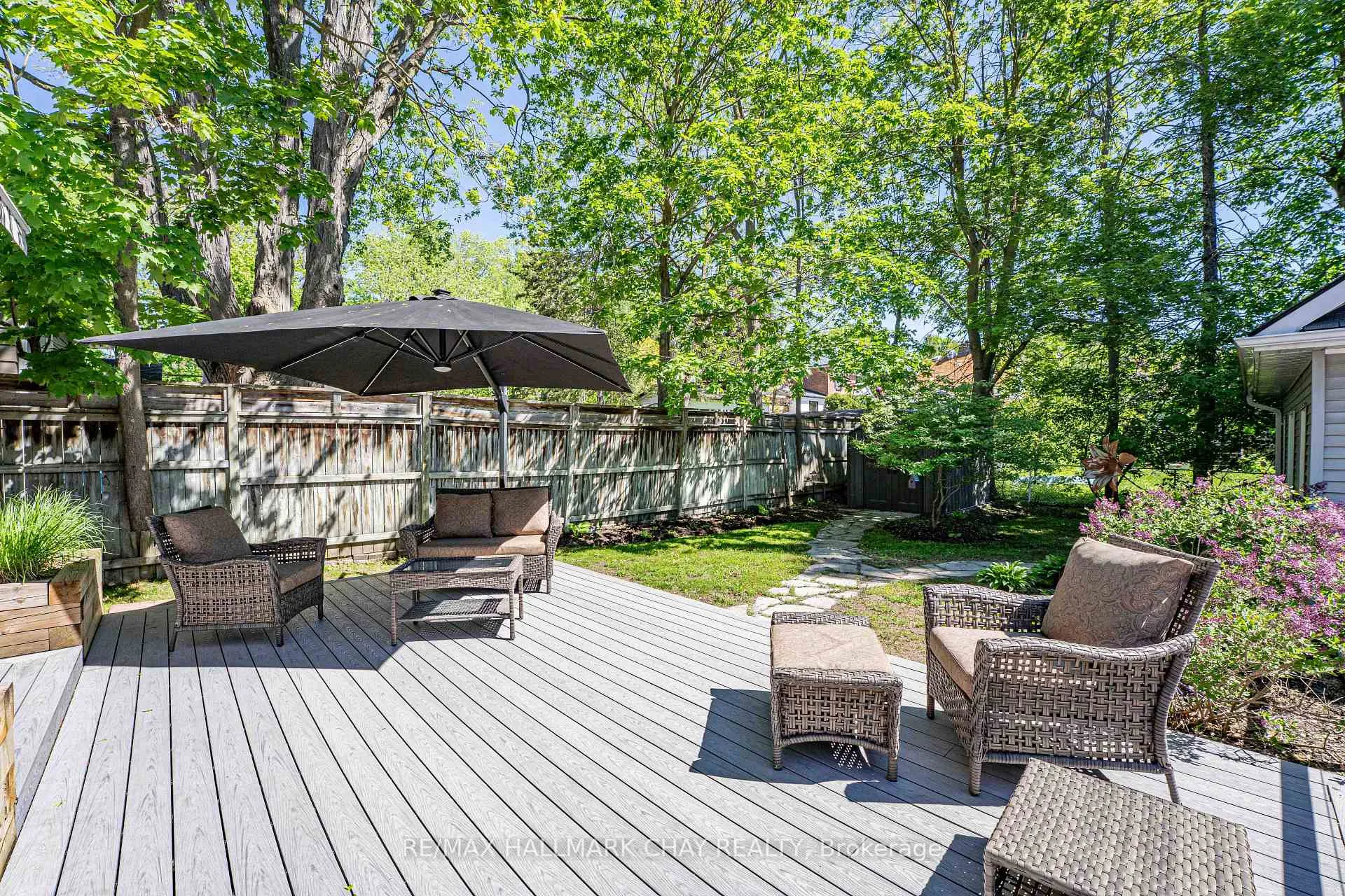 Photo 10 of 125 Toronto Street, Barrie, Queen's Park — HOMEH