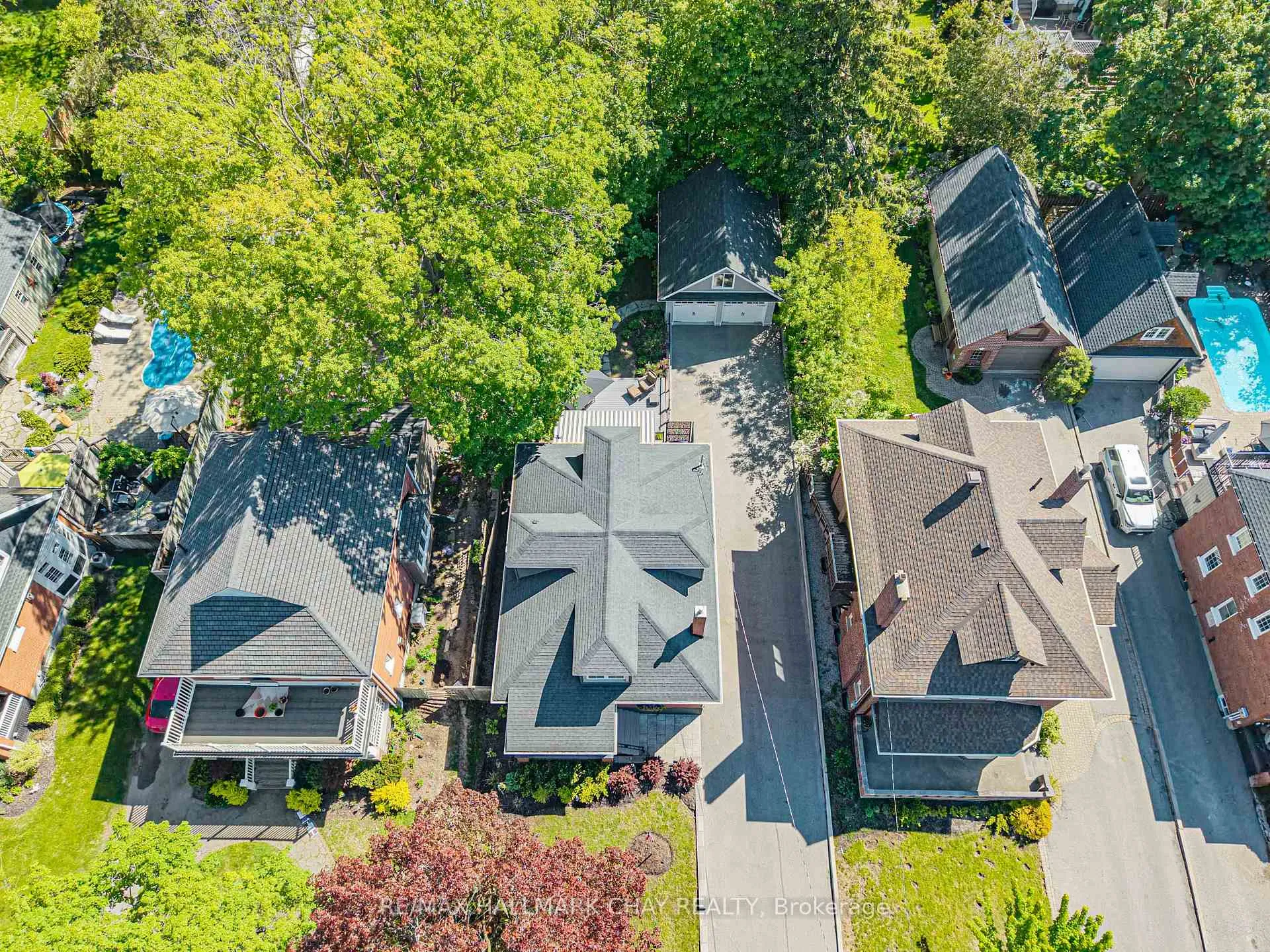 Photo 11 of 125 Toronto Street, Barrie, Queen's Park — HOMEH