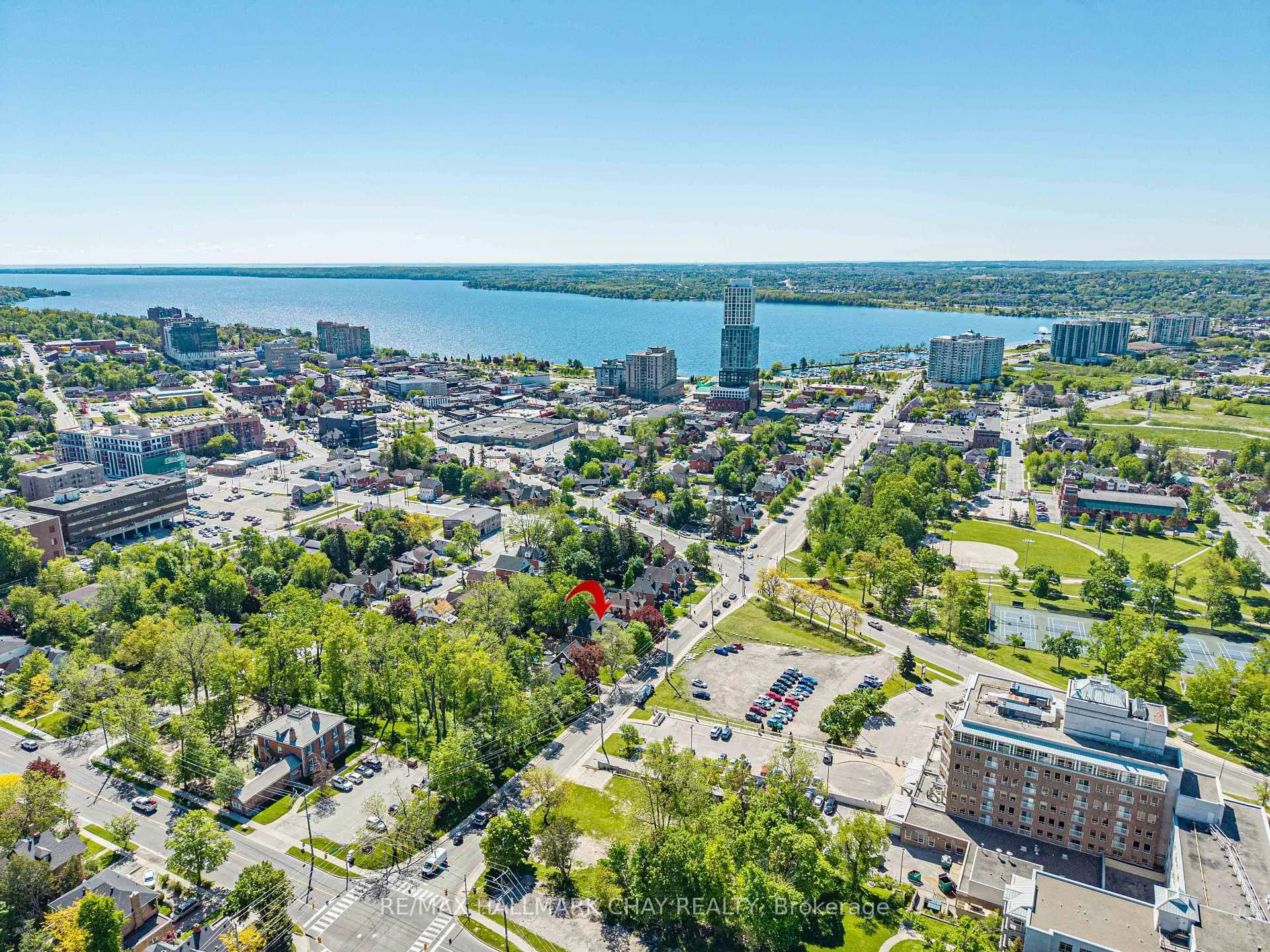 Photo 12 of 125 Toronto Street, Barrie, Queen's Park — HOMEH