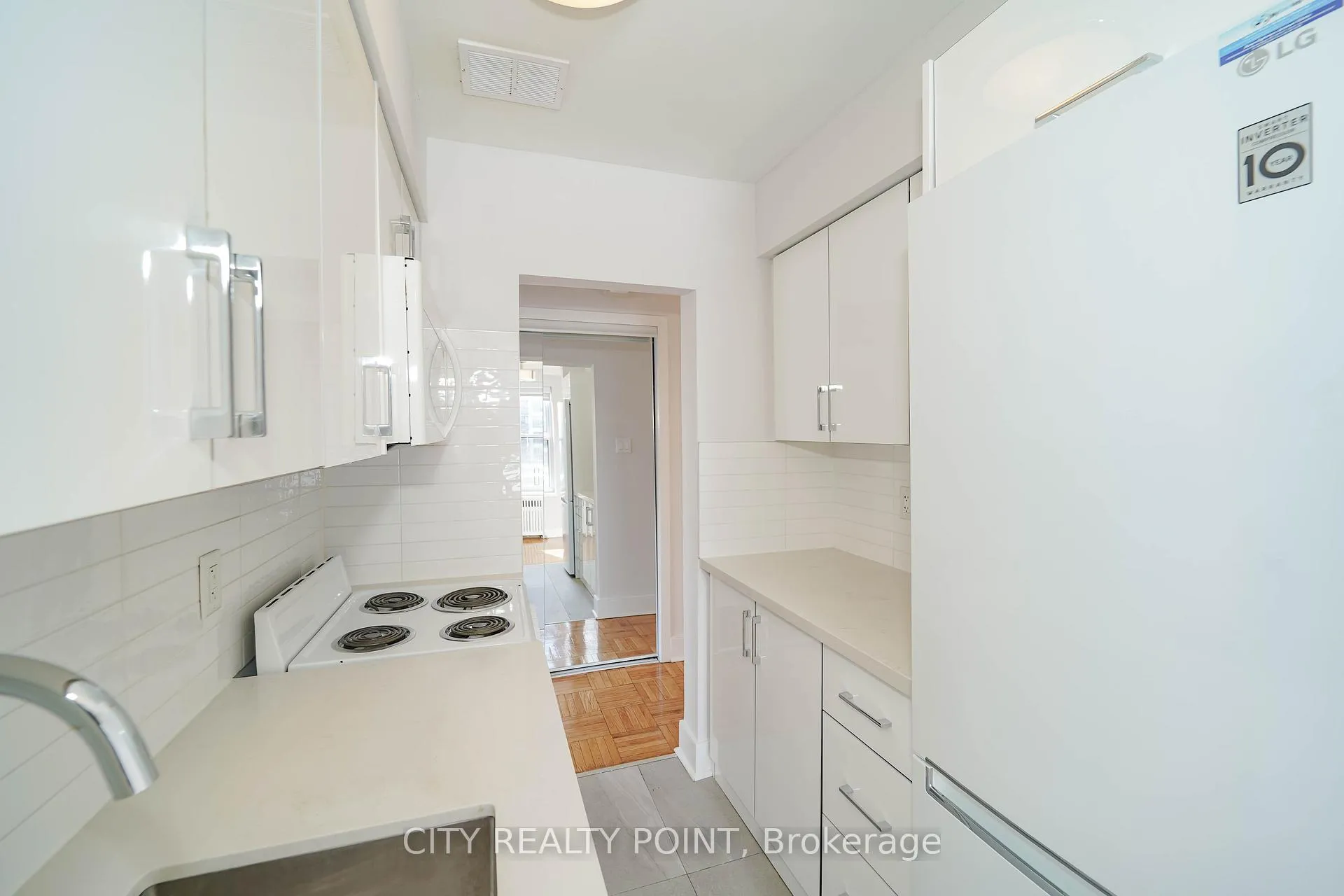 Photo 4 of Unit 405, 1545 Bathurst Street, Toronto, Forest Hill South — HOMEH