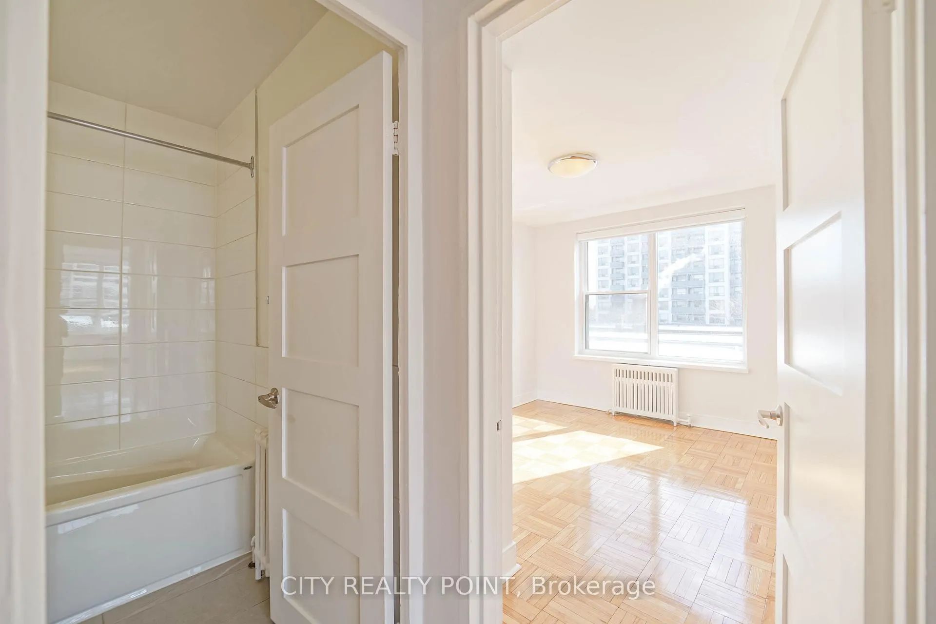 Photo 13 of Unit 405, 1545 Bathurst Street, Toronto, Forest Hill South — HOMEH