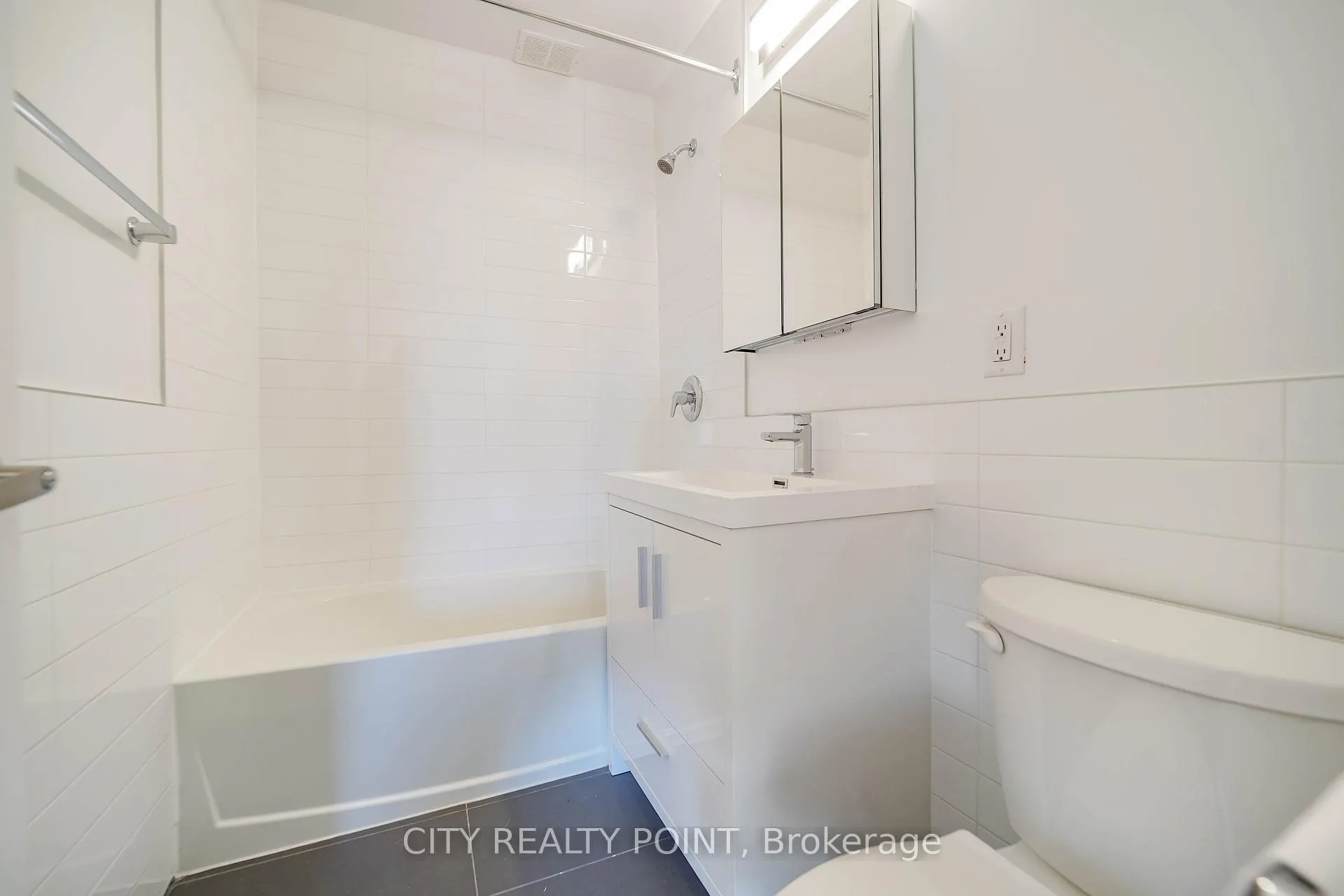 Photo 15 of Unit 405, 1545 Bathurst Street, Toronto, Forest Hill South — HOMEH