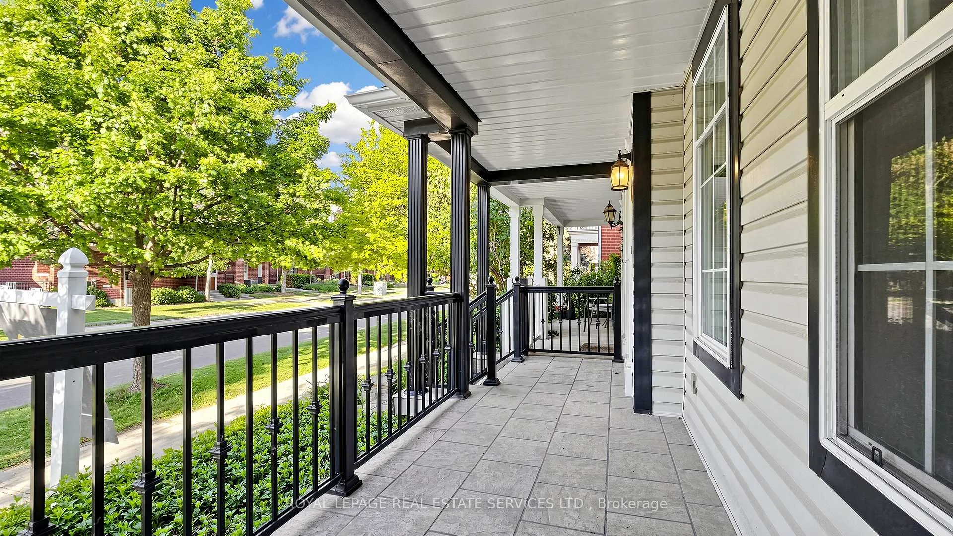 Photo 4 of 100 Georgian Drive, Oakville, River Oaks — HOMEH