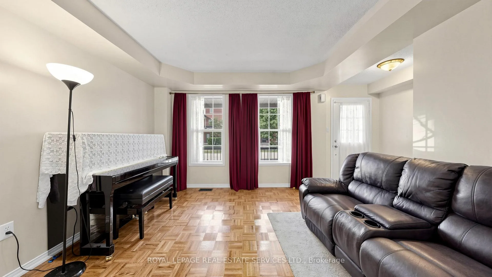 Photo 6 of 100 Georgian Drive, Oakville, River Oaks — HOMEH