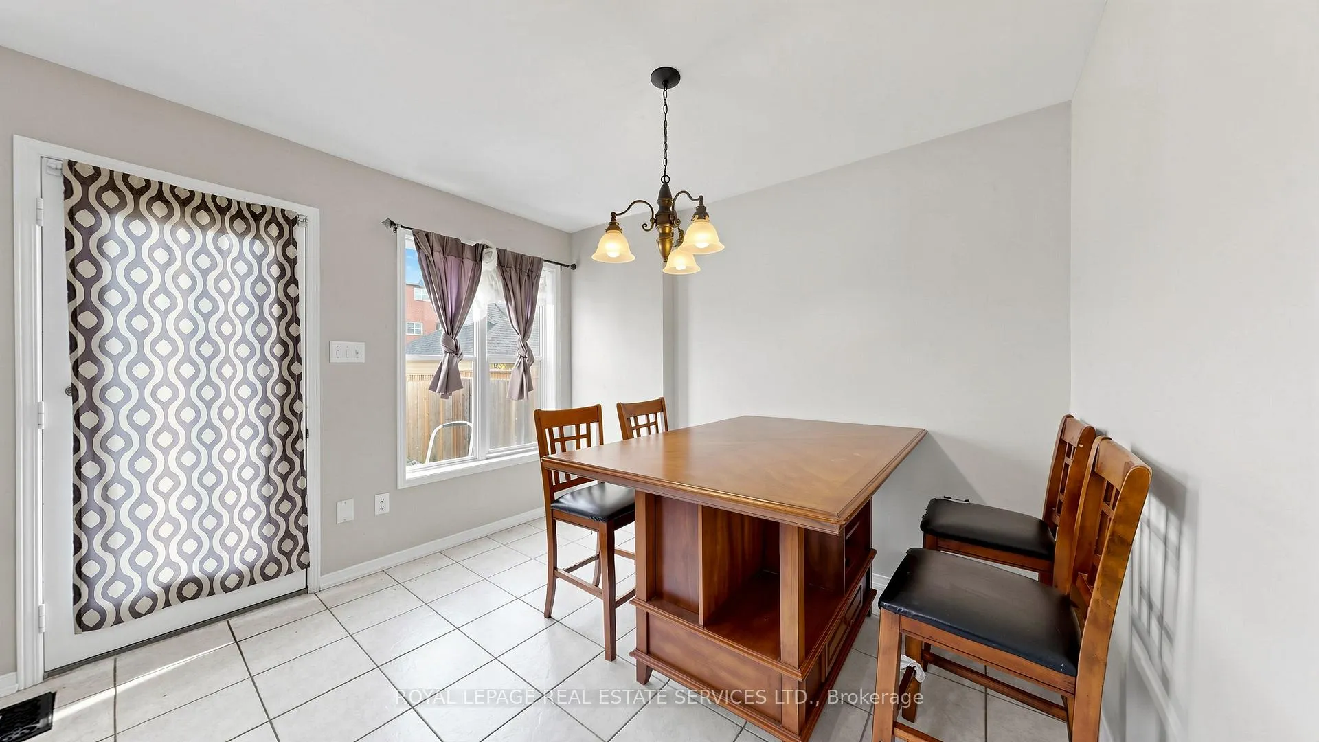 Photo 11 of 100 Georgian Drive, Oakville, River Oaks — HOMEH