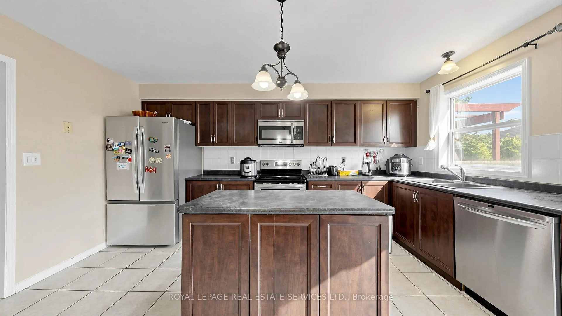 Photo 13 of 100 Georgian Drive, Oakville, River Oaks — HOMEH