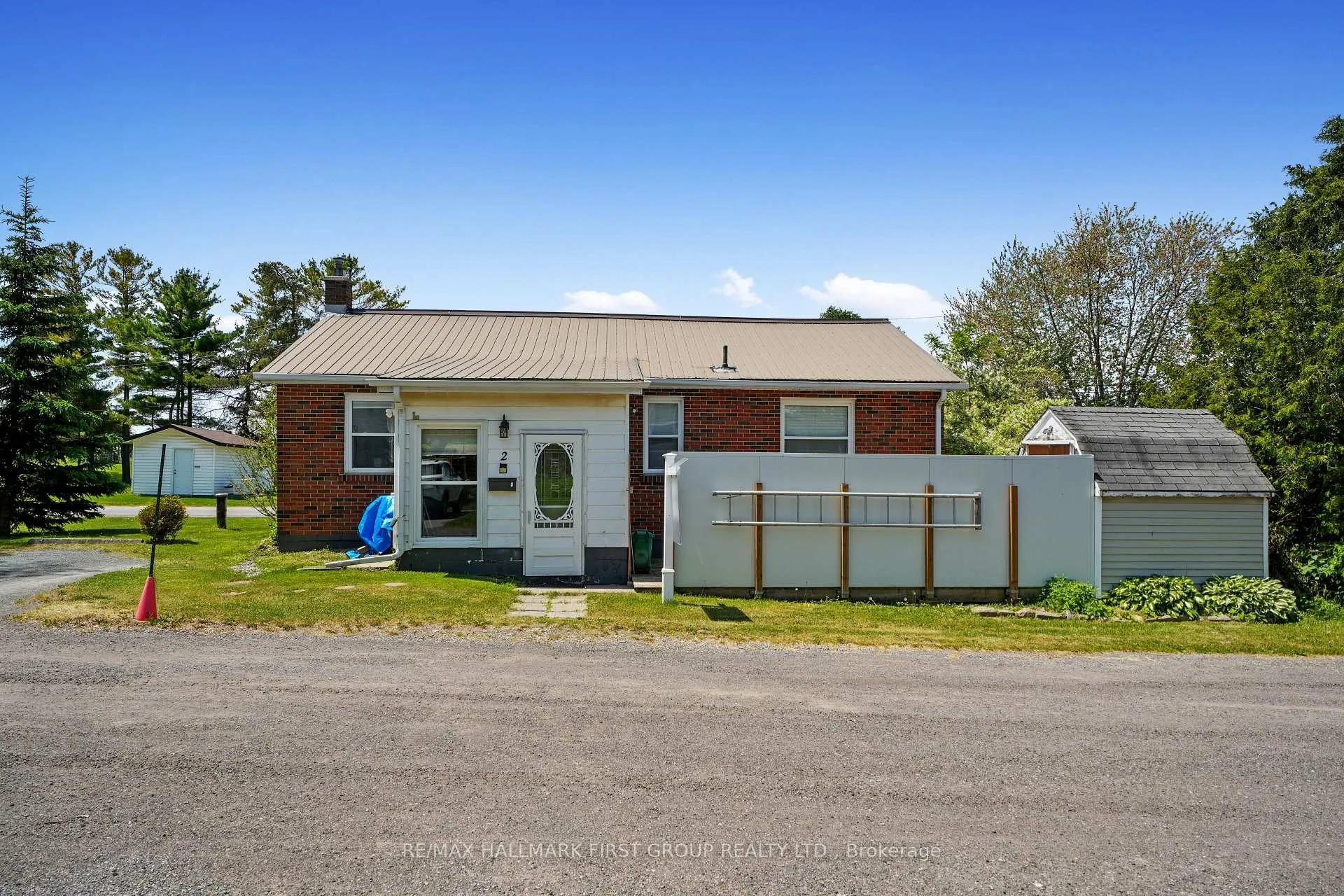 Photo 3 of 2 Park Lane, Hamilton Township, Rural Hamilton — HOMEH