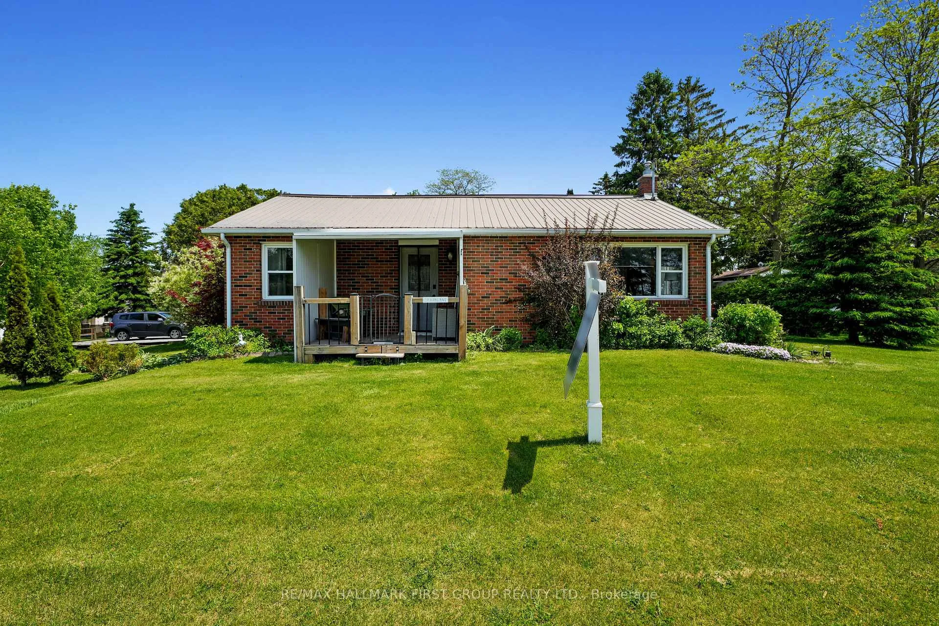 Photo 4 of 2 Park Lane, Hamilton Township, Rural Hamilton — HOMEH