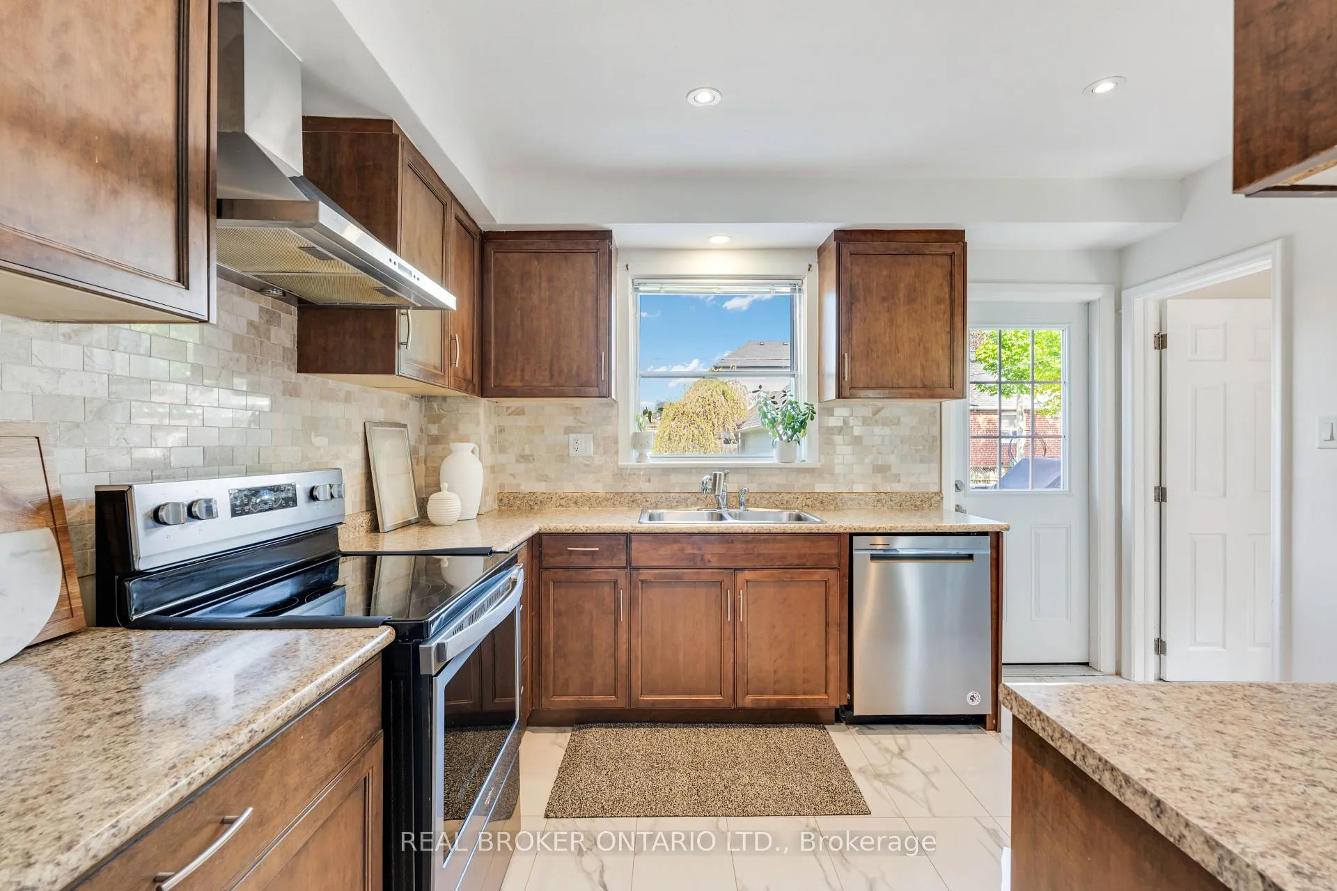 Photo 9 of 57 Scott Road, Toronto, Keelesdale-Eglinton West — HOMEH