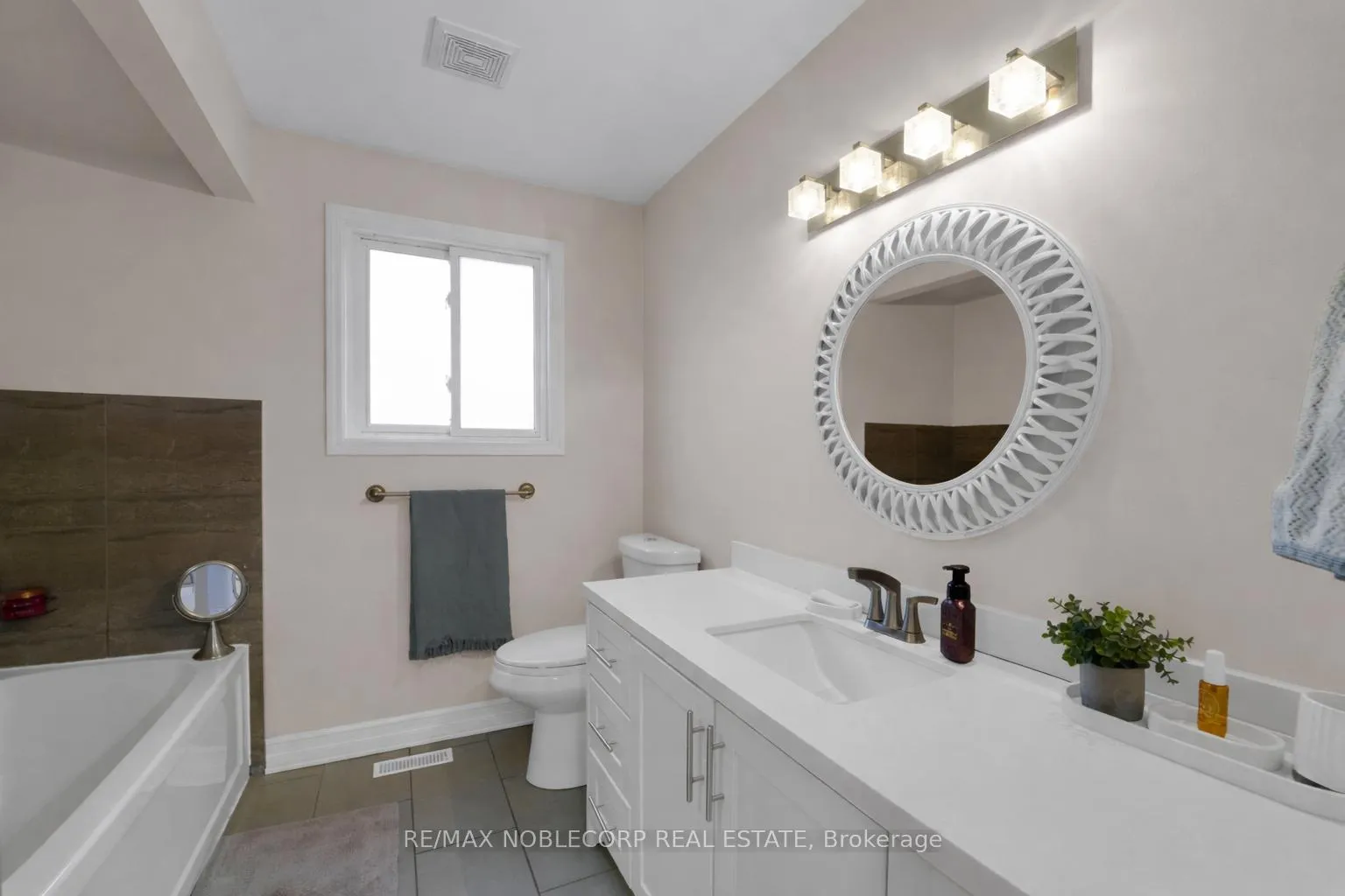 Photo 19 of 115 Elgin Drive, Brampton, Brampton South — HOMEH