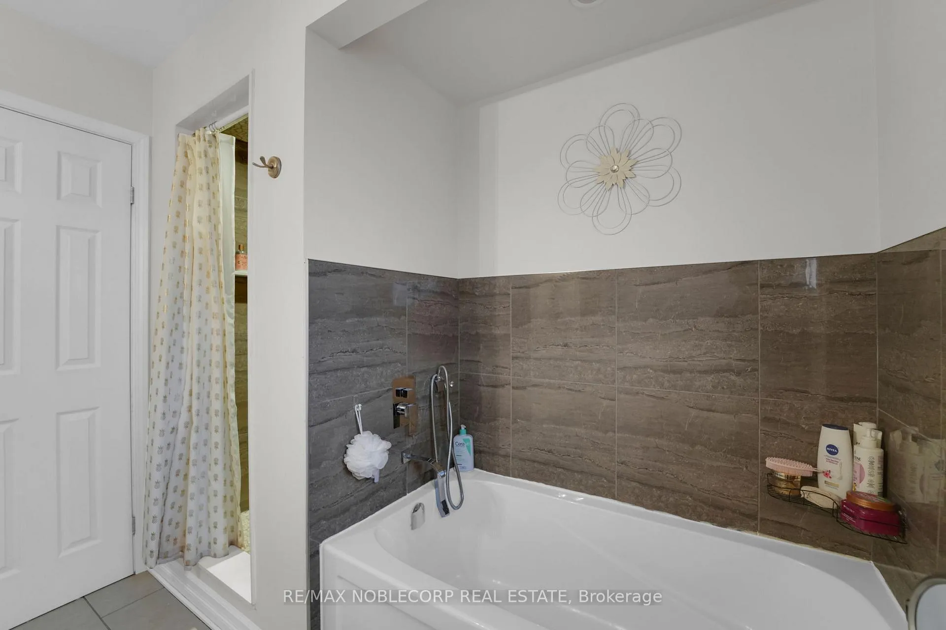 Photo 20 of 115 Elgin Drive, Brampton, Brampton South — HOMEH
