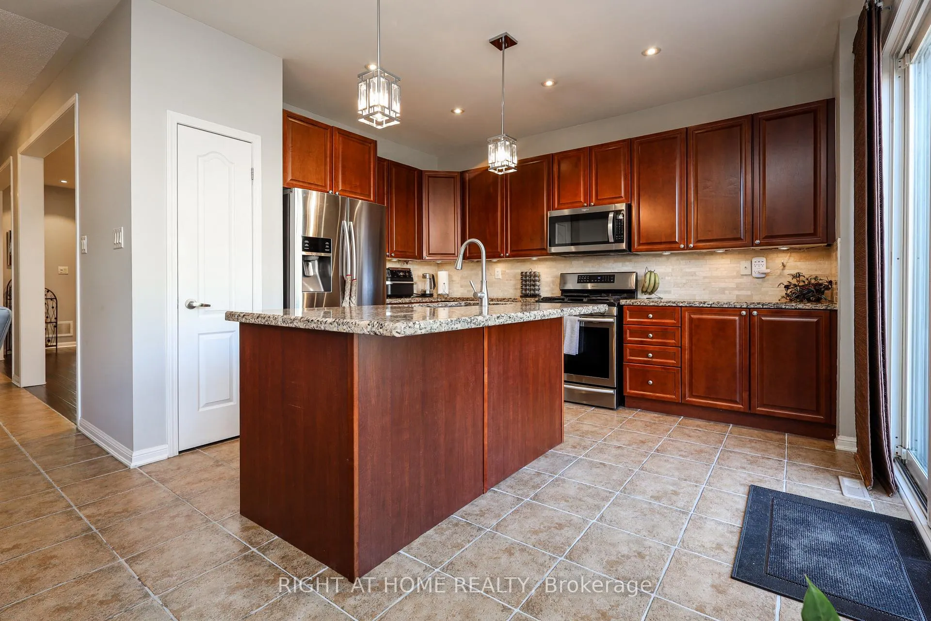 Photo 7 of 978 Cousens Terrace, Milton, Coates — HOMEH