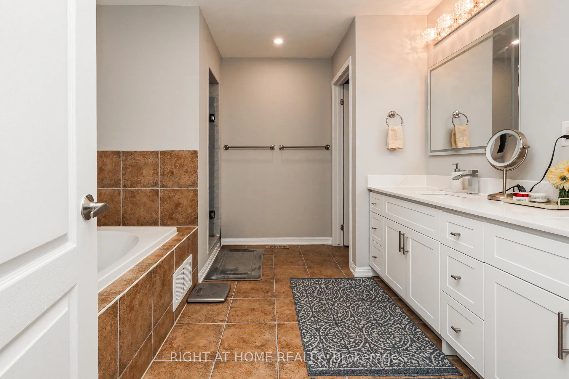 Photo 14 of 978 Cousens Terrace, Milton, Coates — HOMEH