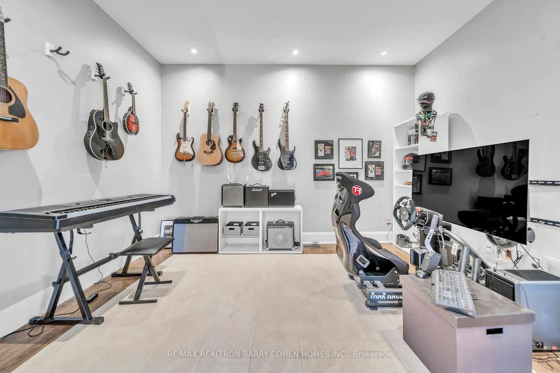 Photo 20 of 74 Esgore Drive, Toronto, Bedford Park-Nortown — HOMEH