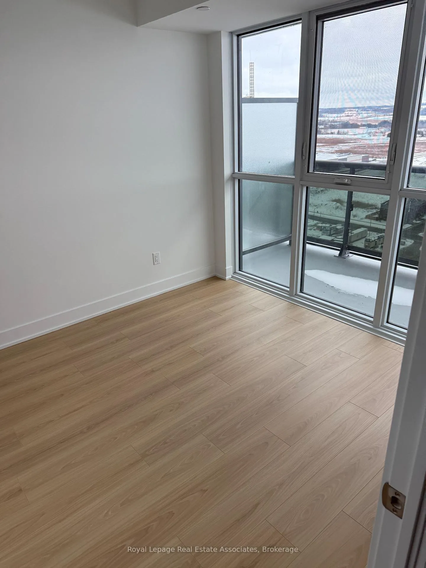 Photo 5 of Unit 2005, 2545 Simcoe Street N, Oshawa, Windfields — HOMEH