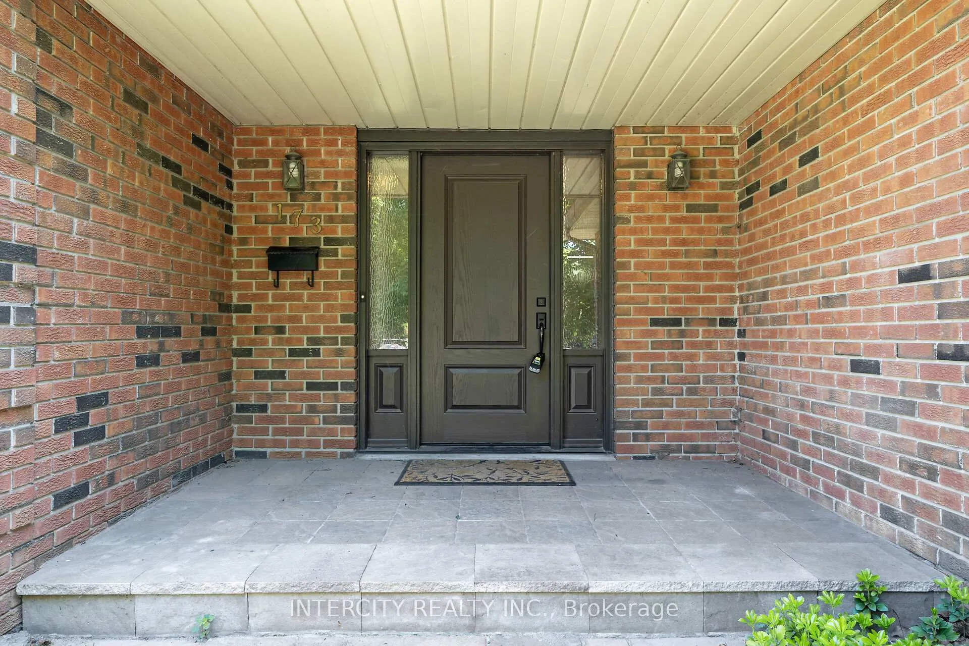 Photo 3 of 173 All Saints Crescent, Oakville, Ford — HOMEH