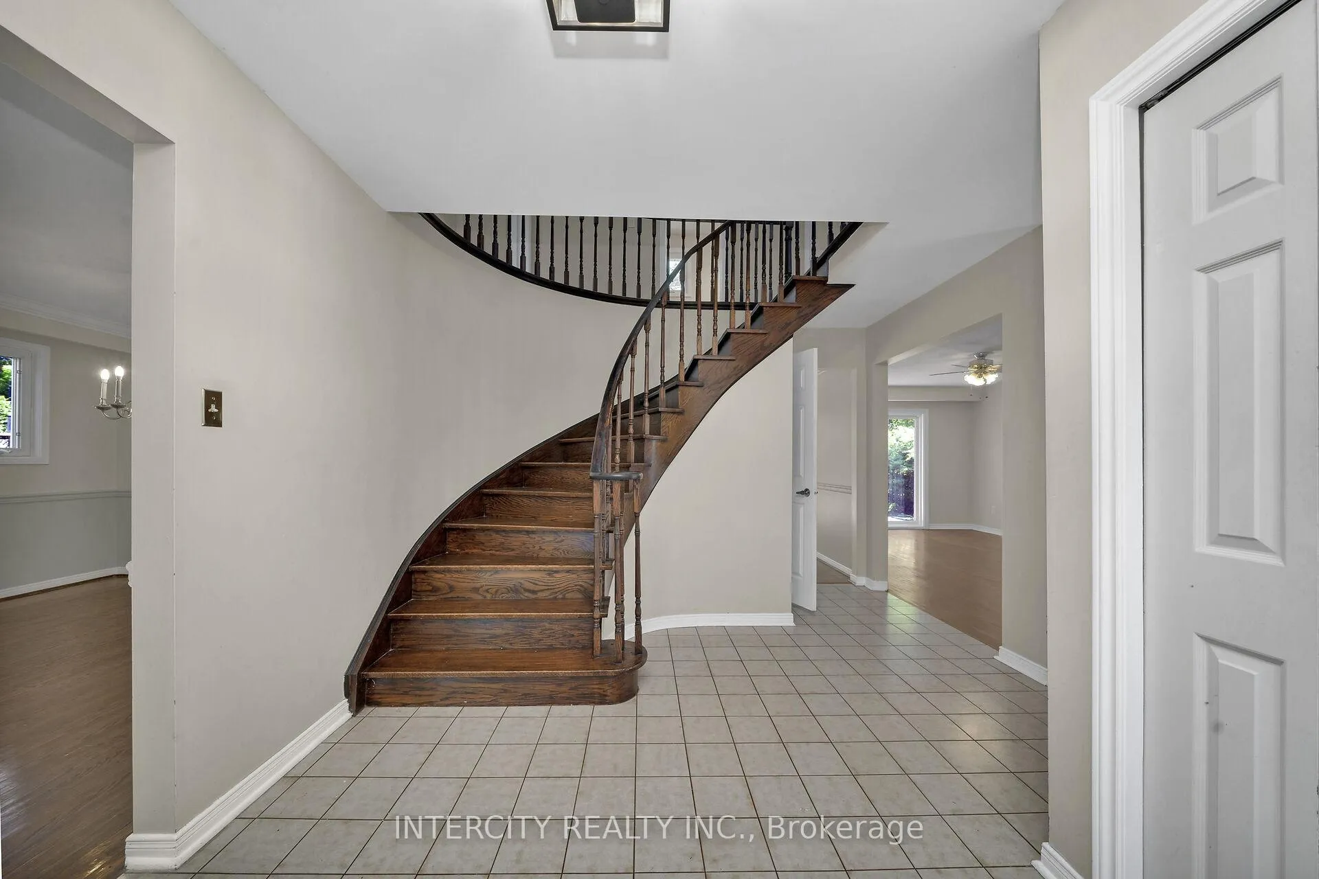 Photo 5 of 173 All Saints Crescent, Oakville, Ford — HOMEH