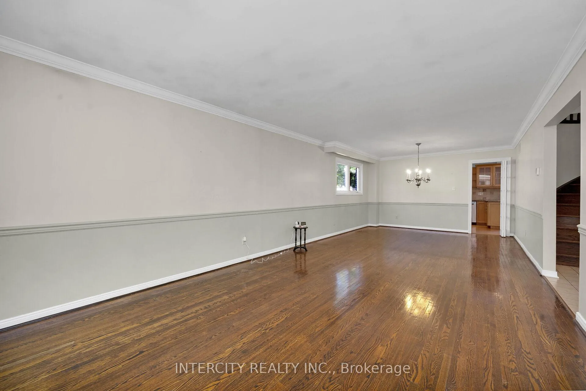 Photo 6 of 173 All Saints Crescent, Oakville, Ford — HOMEH