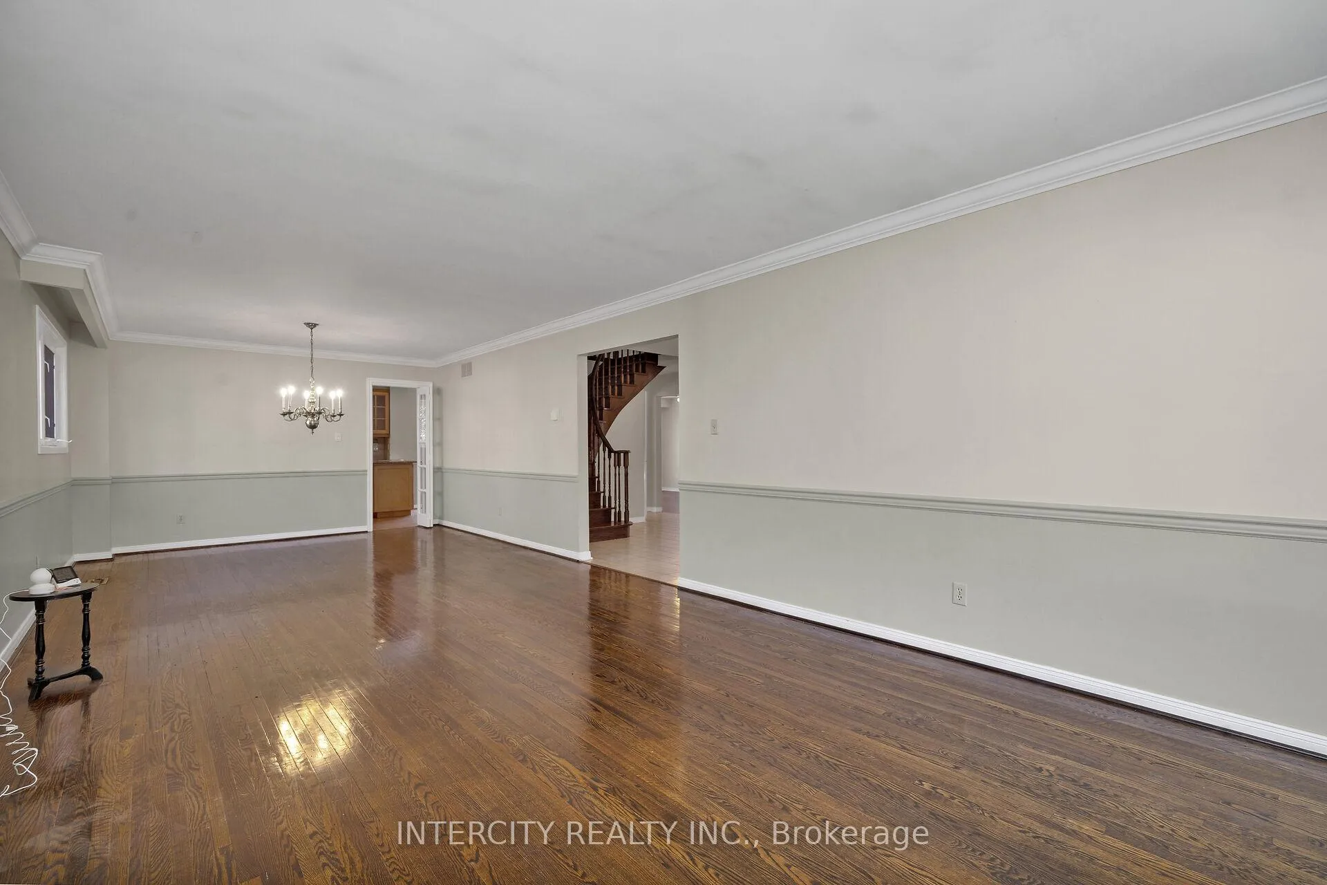 Photo 7 of 173 All Saints Crescent, Oakville, Ford — HOMEH