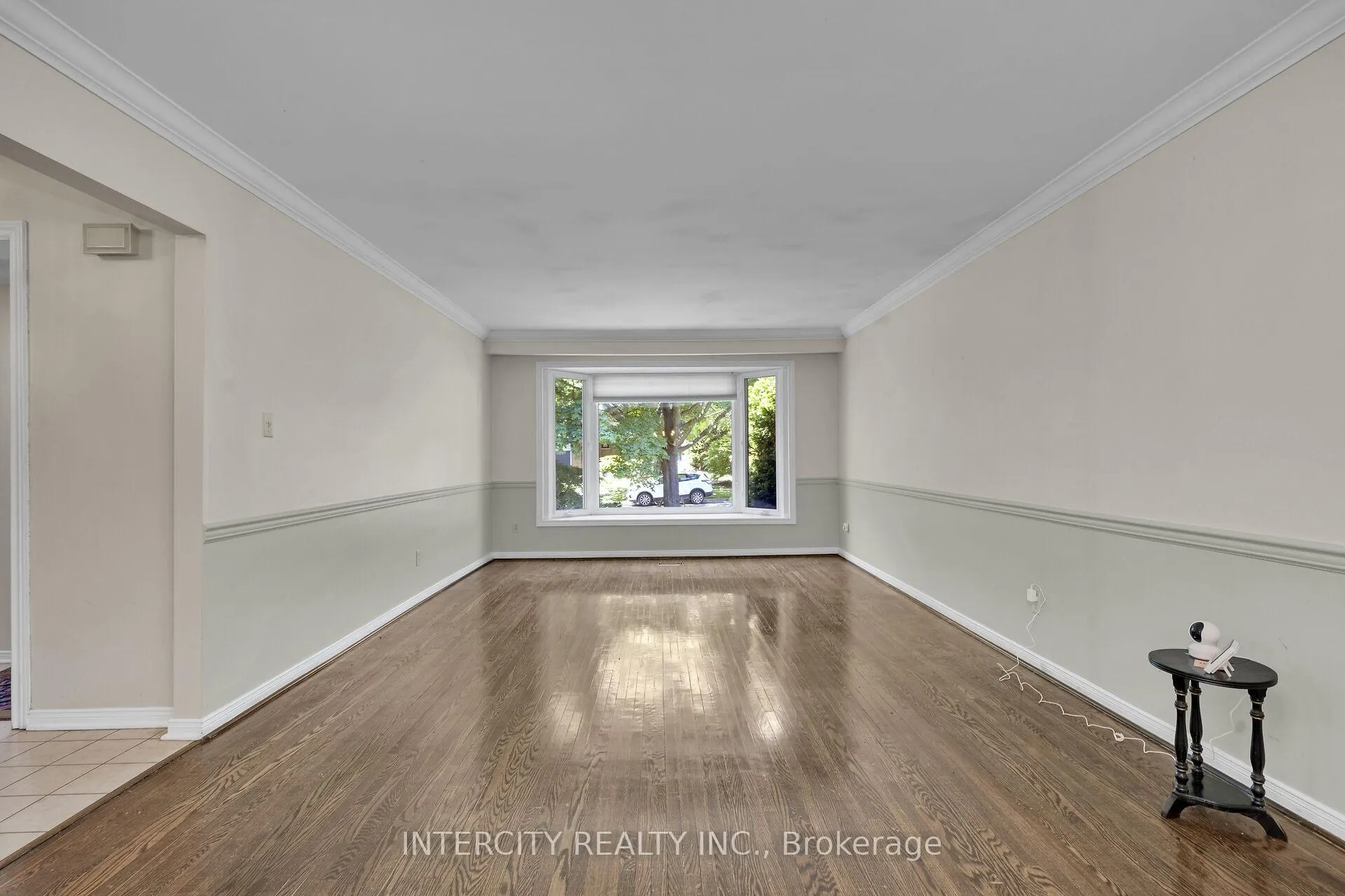 Photo 8 of 173 All Saints Crescent, Oakville, Ford — HOMEH