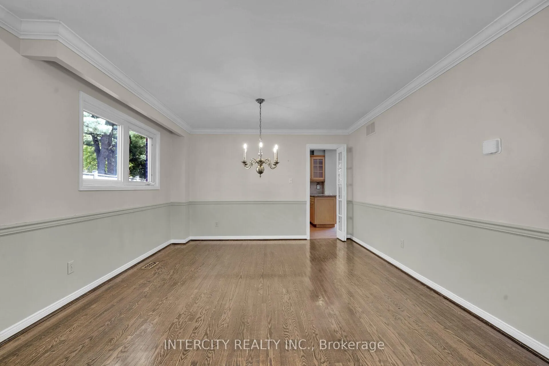 Photo 9 of 173 All Saints Crescent, Oakville, Ford — HOMEH