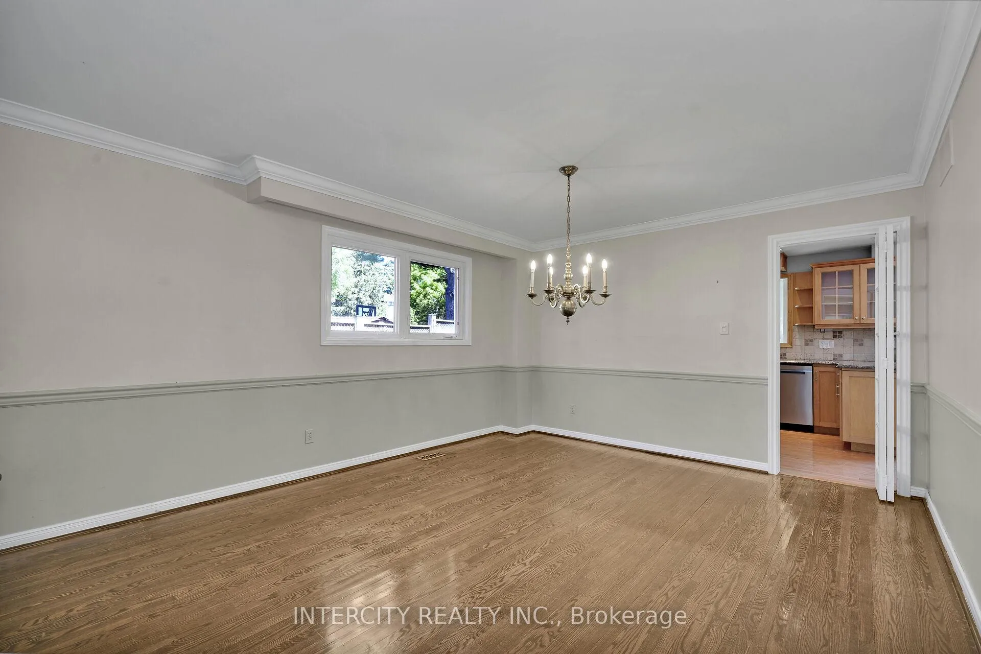 Photo 10 of 173 All Saints Crescent, Oakville, Ford — HOMEH