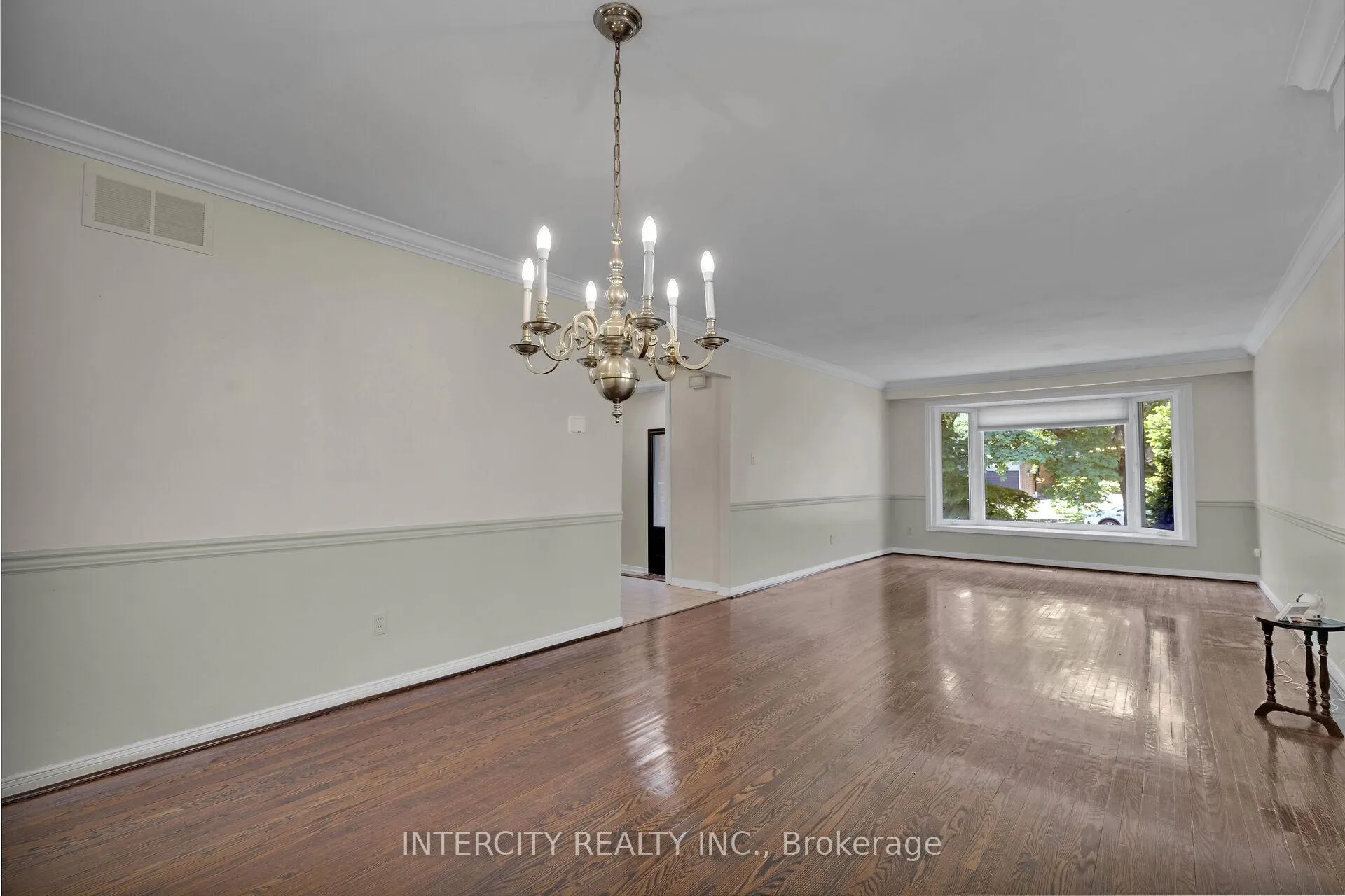 Photo 11 of 173 All Saints Crescent, Oakville, Ford — HOMEH