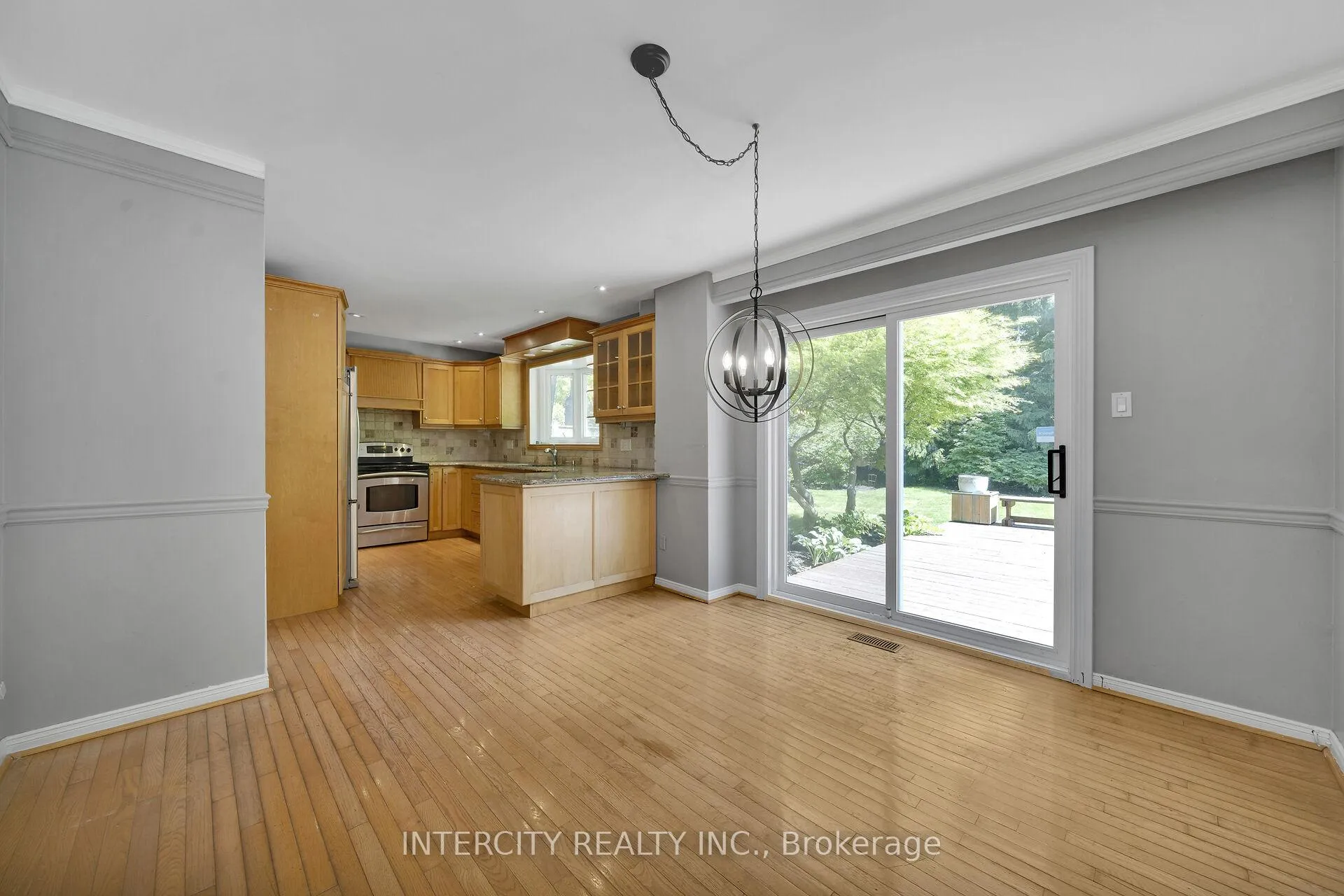 Photo 12 of 173 All Saints Crescent, Oakville, Ford — HOMEH