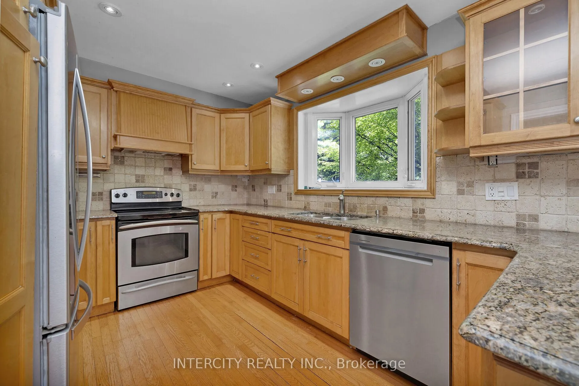Photo 14 of 173 All Saints Crescent, Oakville, Ford — HOMEH