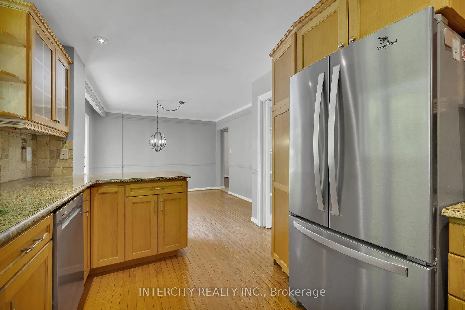 Photo 17 of 173 All Saints Crescent, Oakville, Ford — HOMEH