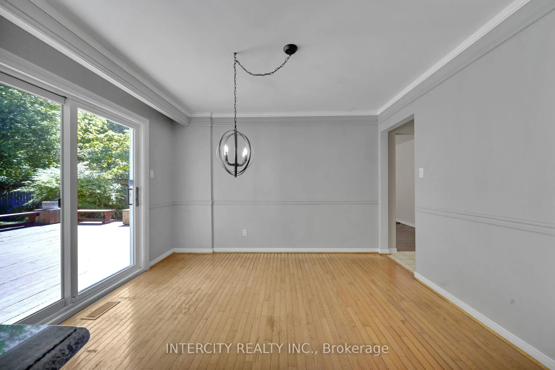 Photo 18 of 173 All Saints Crescent, Oakville, Ford — HOMEH