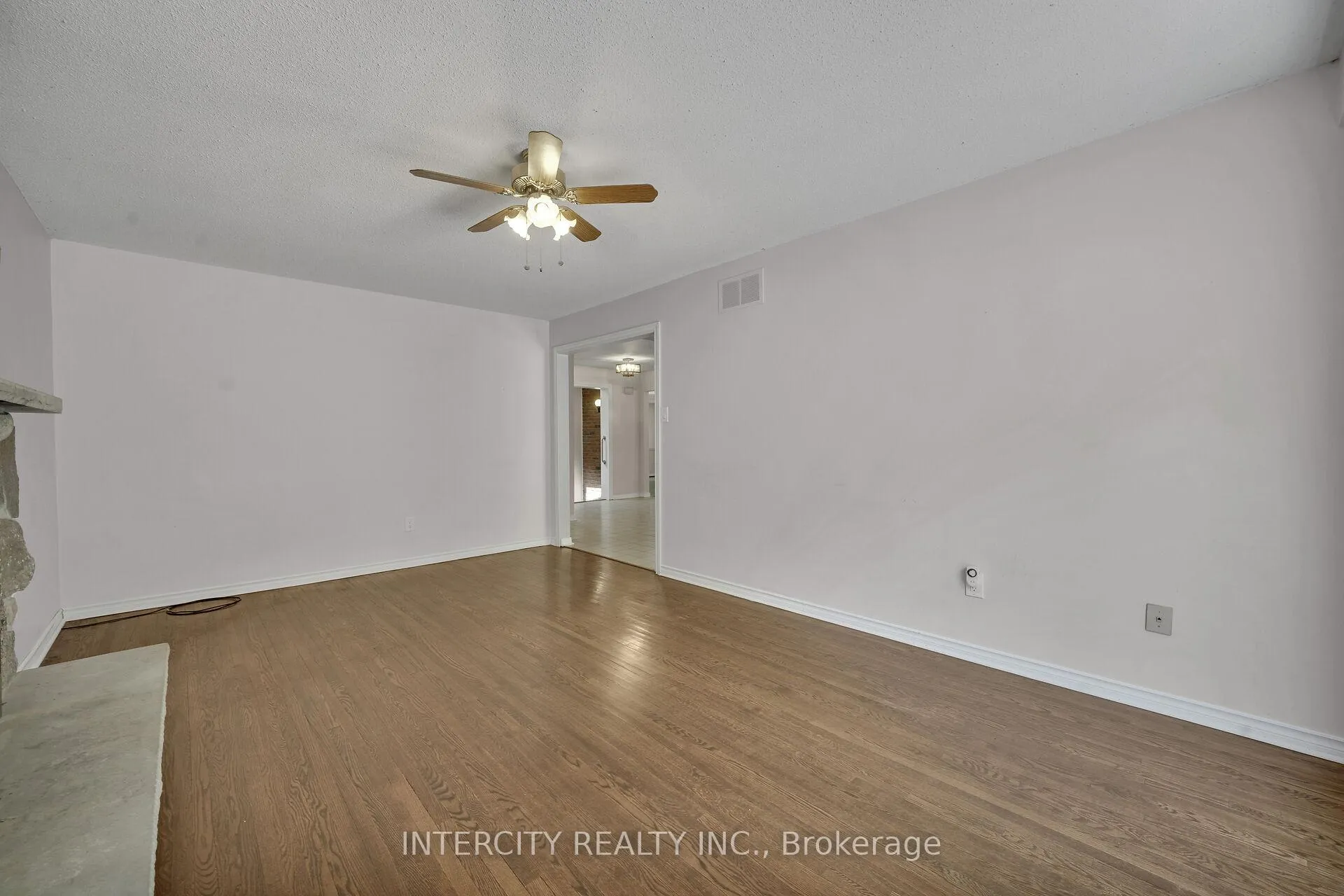 Photo 20 of 173 All Saints Crescent, Oakville, Ford — HOMEH