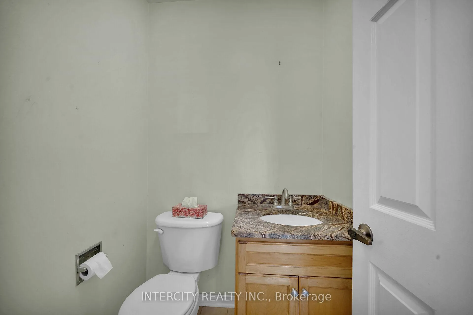 Photo 21 of 173 All Saints Crescent, Oakville, Ford — HOMEH