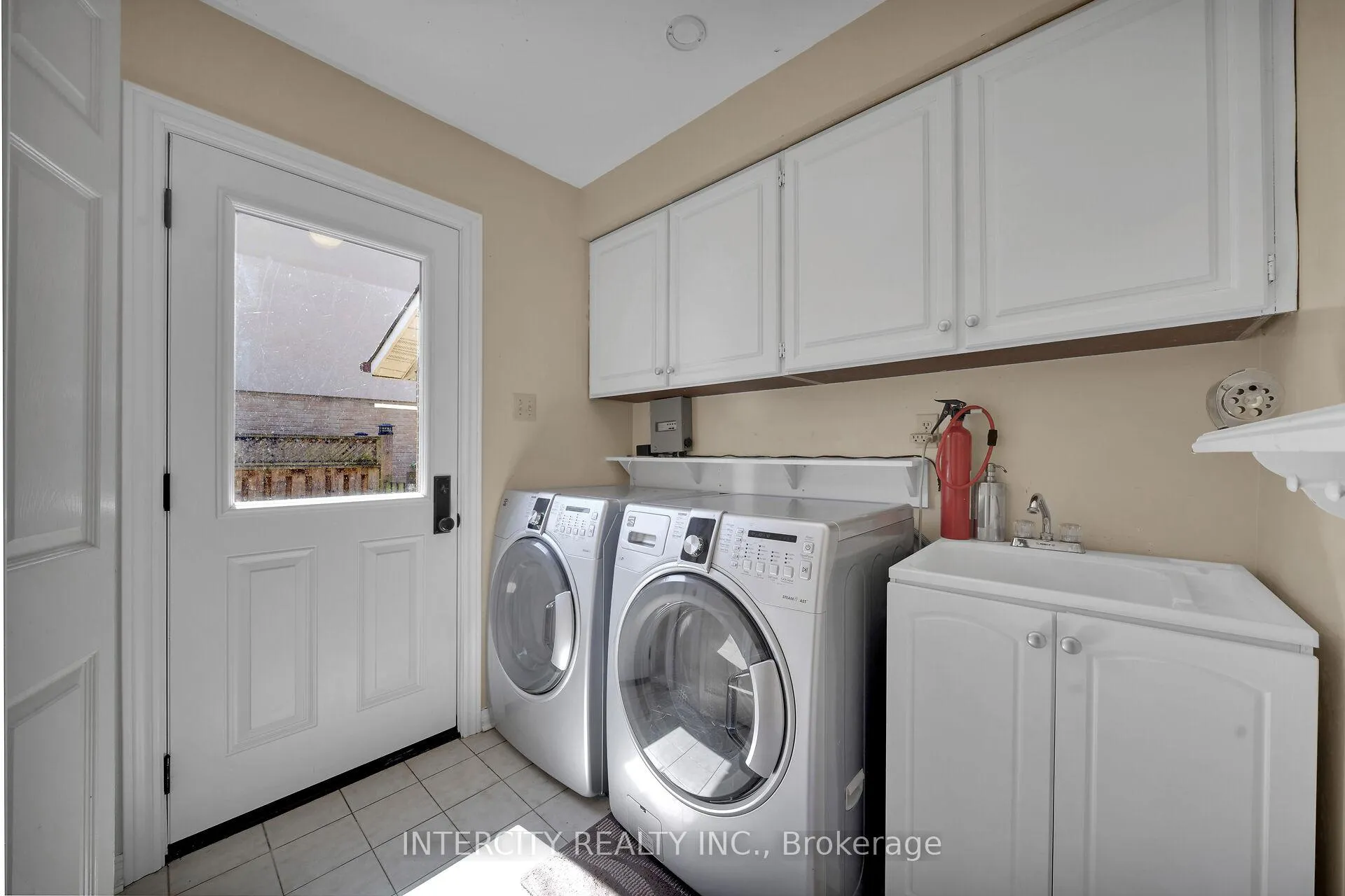 Photo 22 of 173 All Saints Crescent, Oakville, Ford — HOMEH