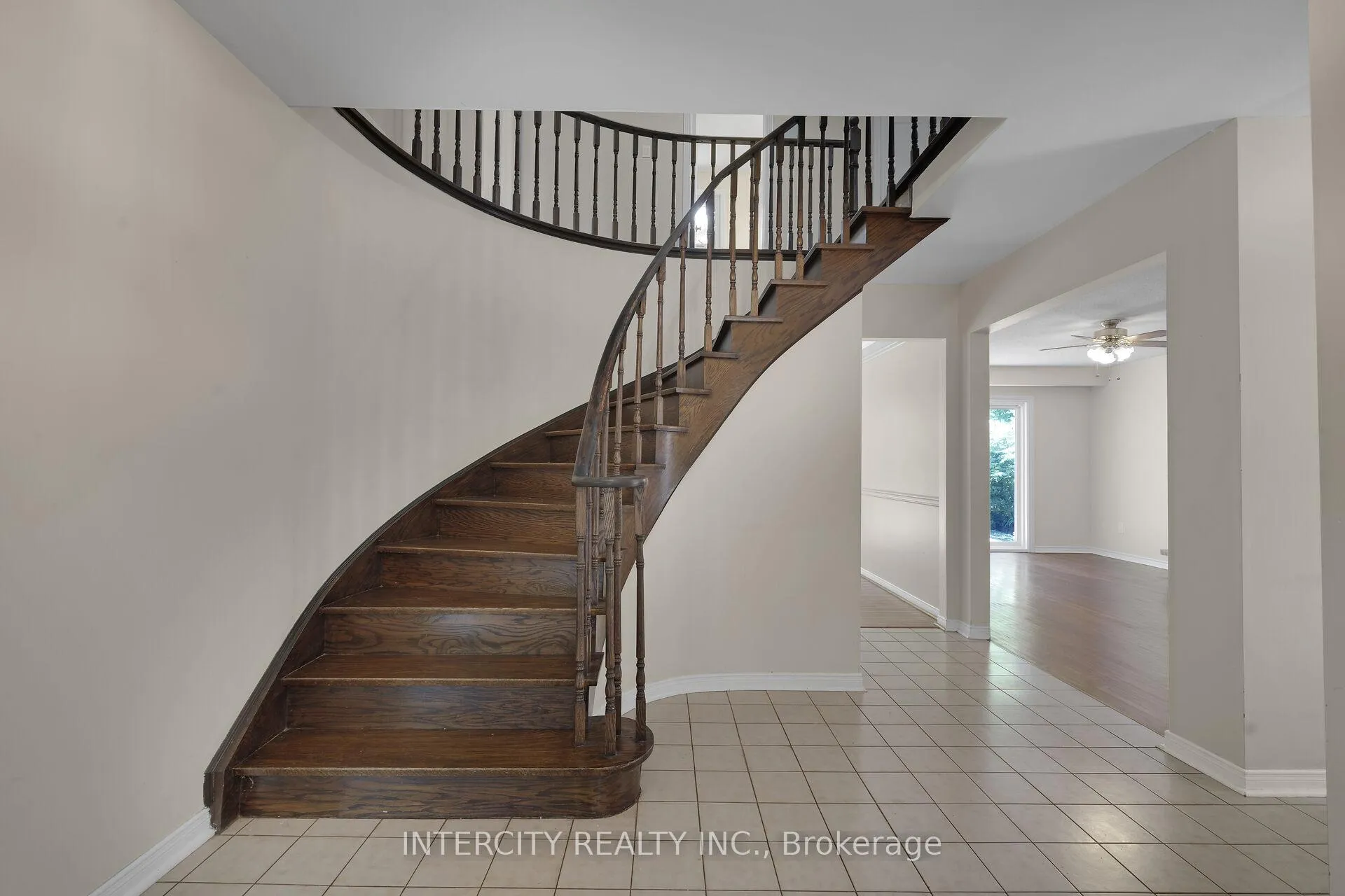 Photo 23 of 173 All Saints Crescent, Oakville, Ford — HOMEH