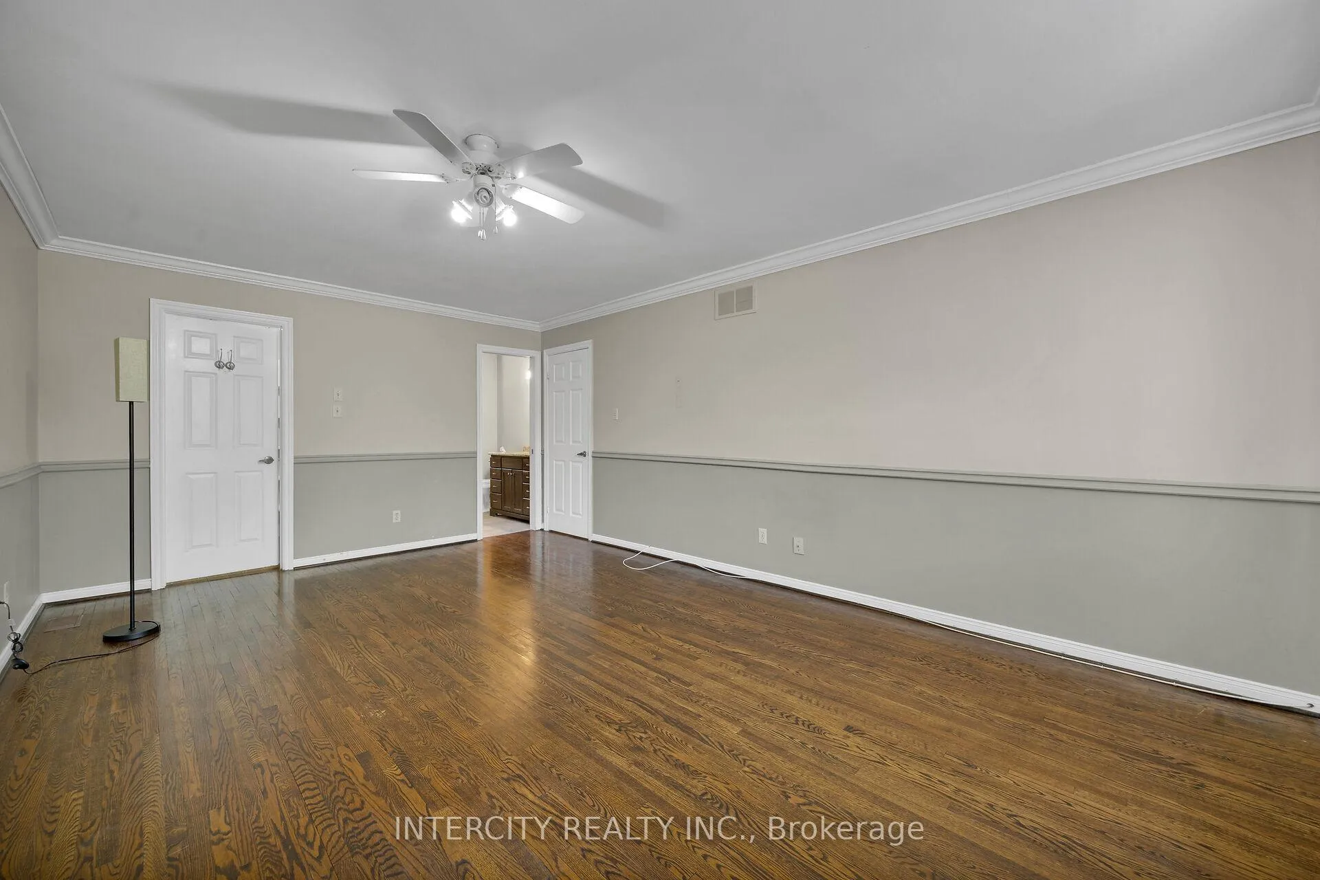 Photo 25 of 173 All Saints Crescent, Oakville, Ford — HOMEH